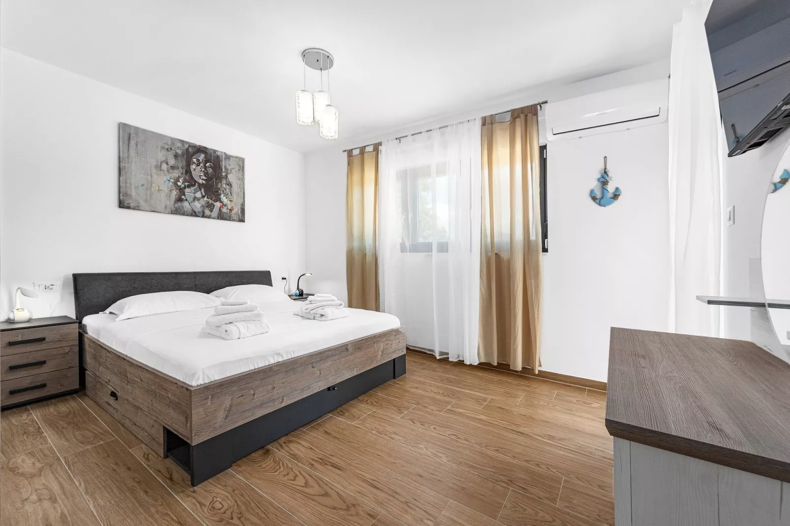 Enchanting Villa Bianca North with Pool and Jacuzz-Slaapkamer