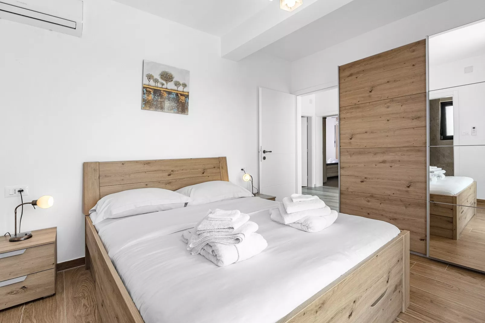 Enchanting Villa Bianca North with Pool and Jacuzz-Slaapkamer