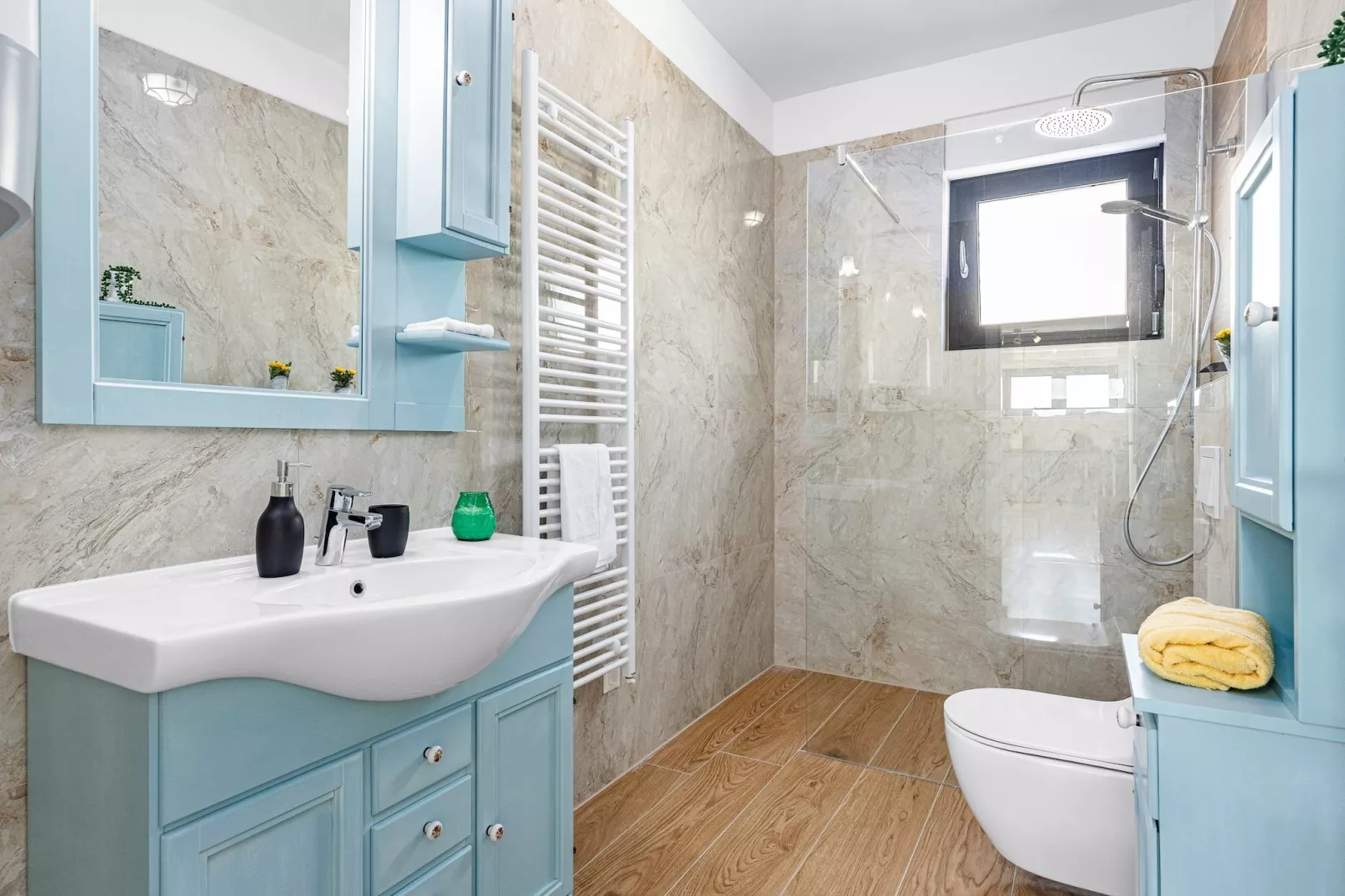 Enchanting Villa Bianca North with Pool and Jacuzz-Badkamer