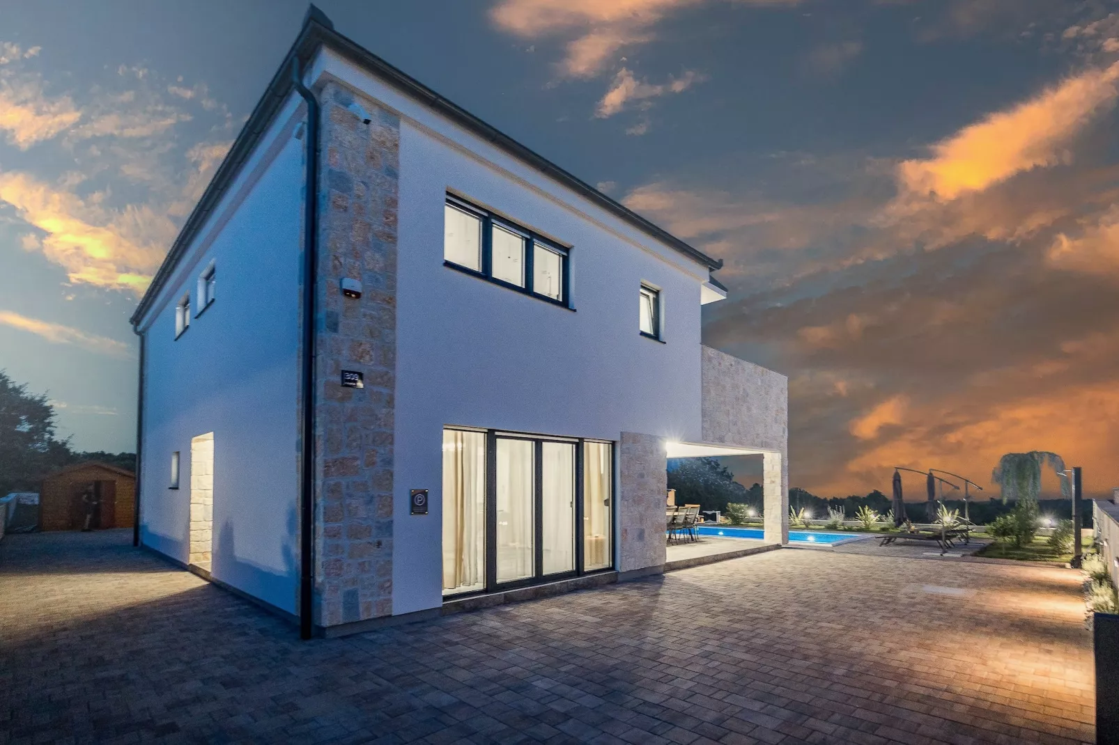 Enchanting Villa Bianca North with Pool and Jacuzz-Buitenlucht