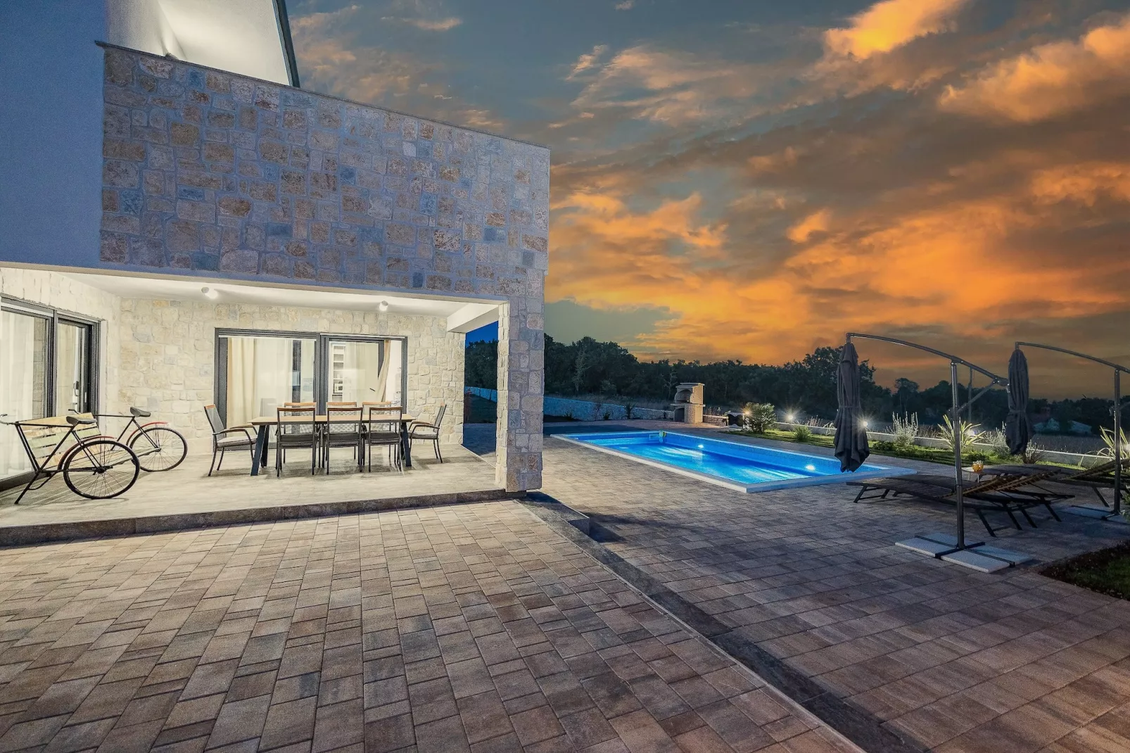 Enchanting Villa Bianca North with Pool and Jacuzz-Buitenlucht