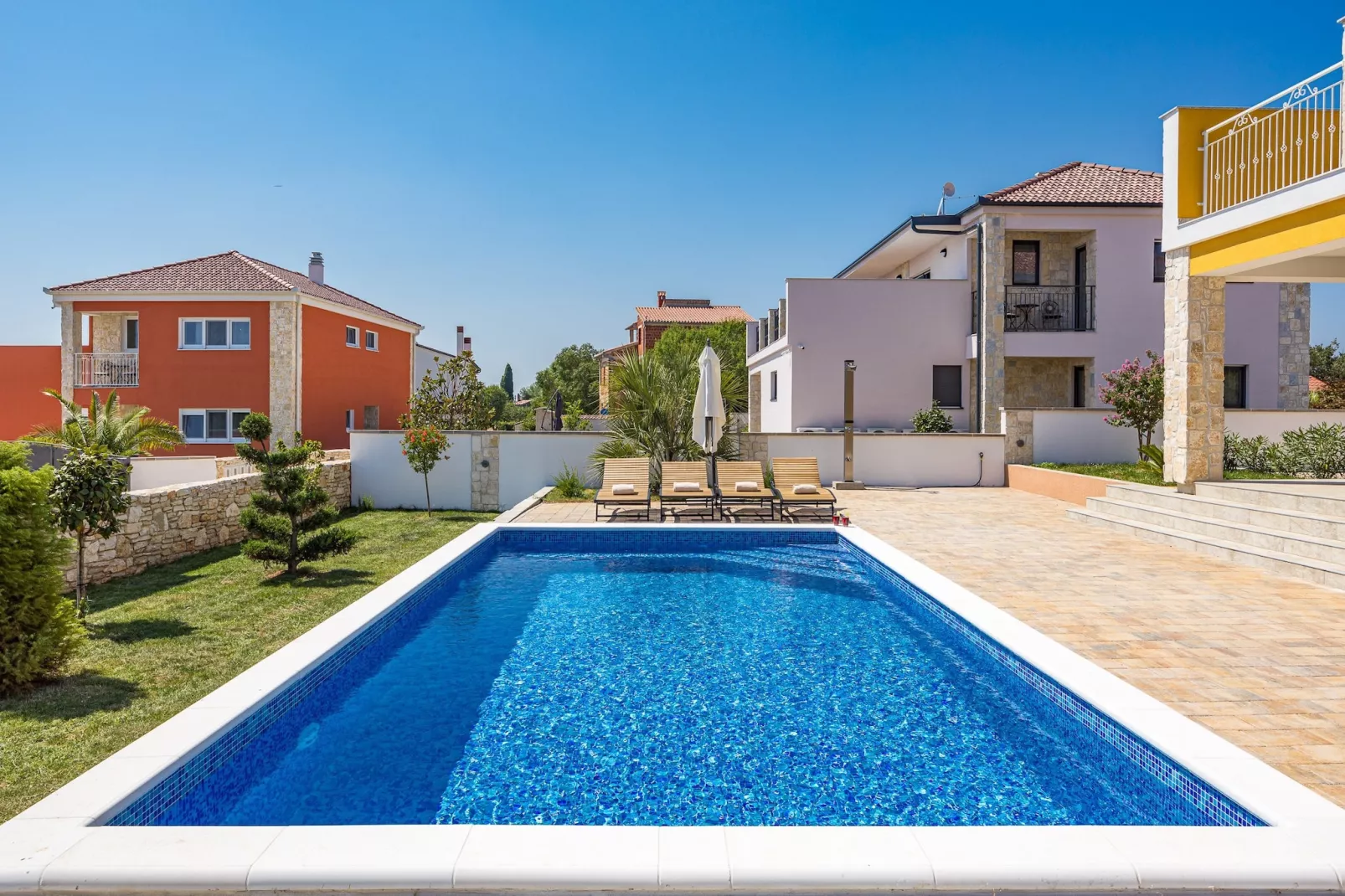 Enchanting Villa Magdalena East with Pool and Jacu - 10559303
