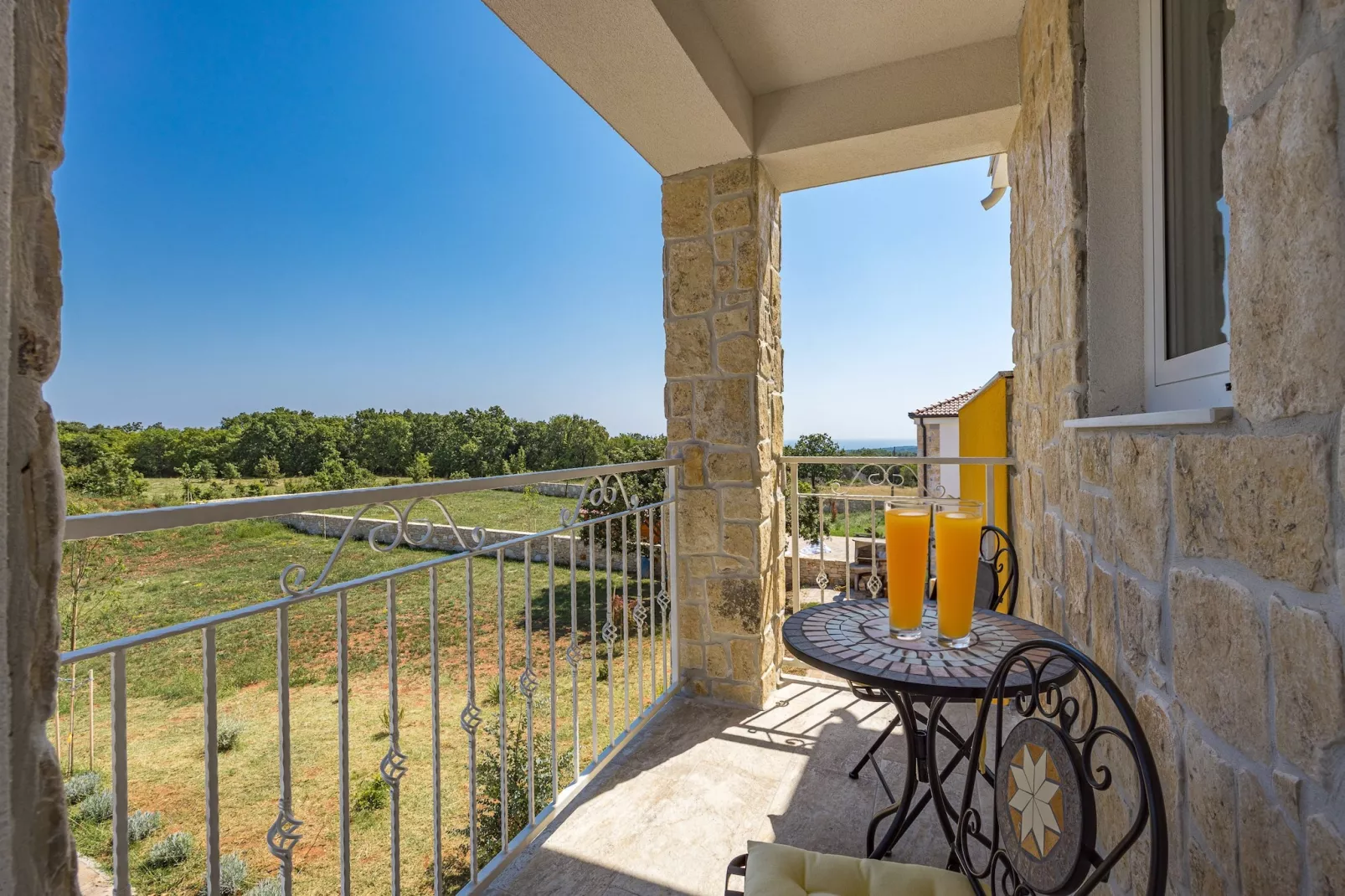 Enchanting Villa Magdalena East with Pool and Jacu-Terrasbalkon