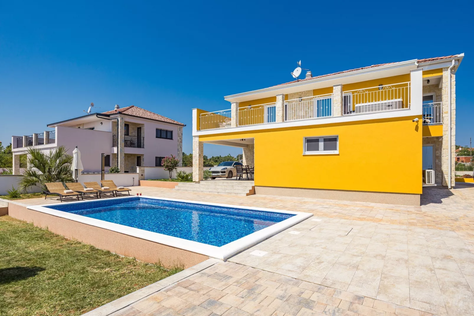 Enchanting Villa Magdalena East with Pool and Jacu-Buitenlucht