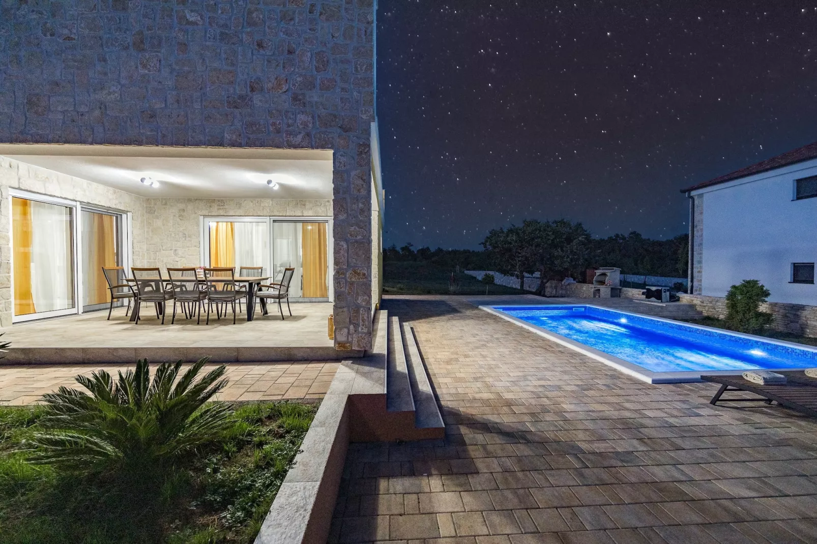 Enchanting Villa Magdalena East with Pool and Jacu-Buitenlucht