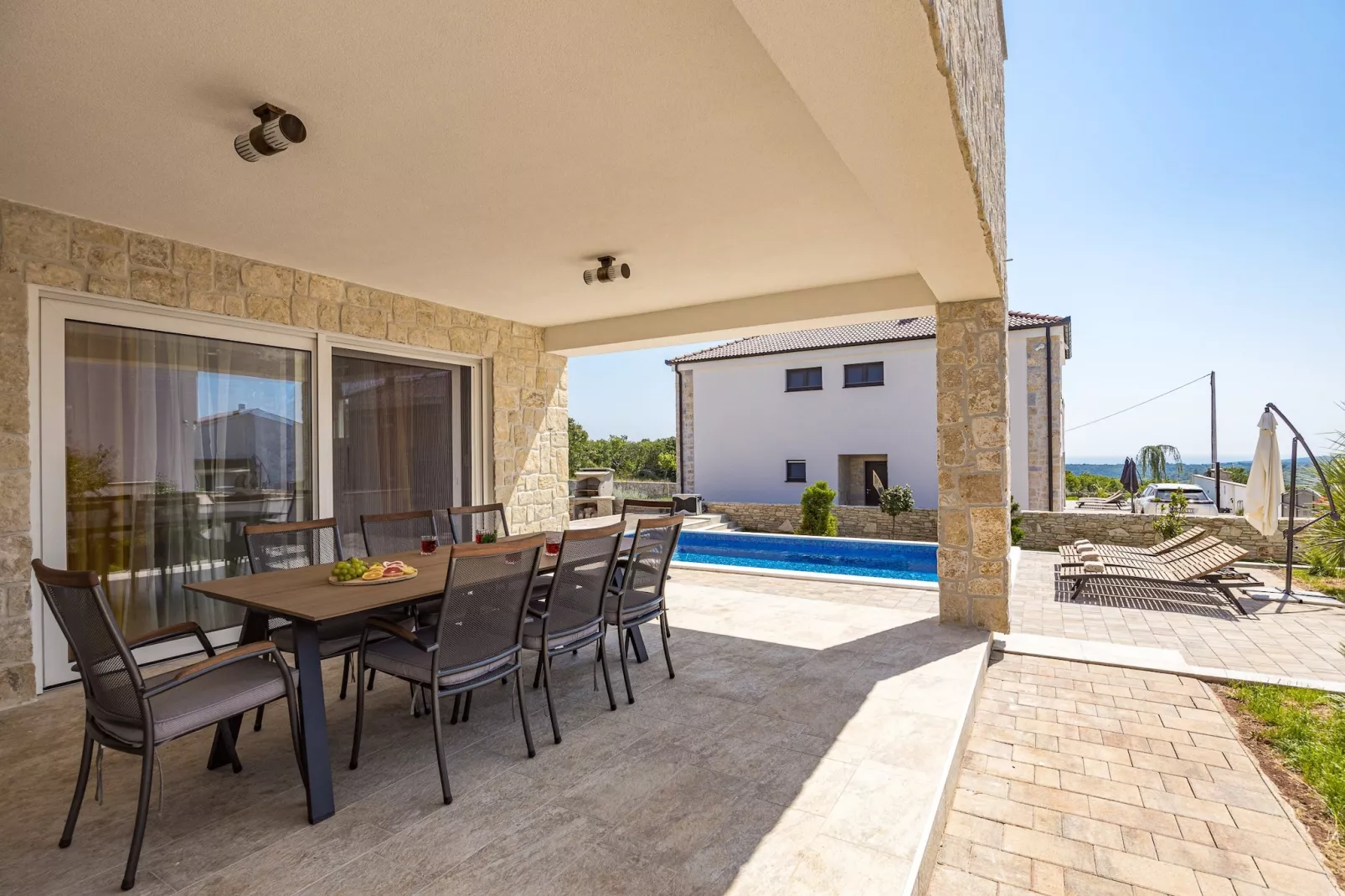 Enchanting Villa Magdalena East with Pool and Jacu-Terras