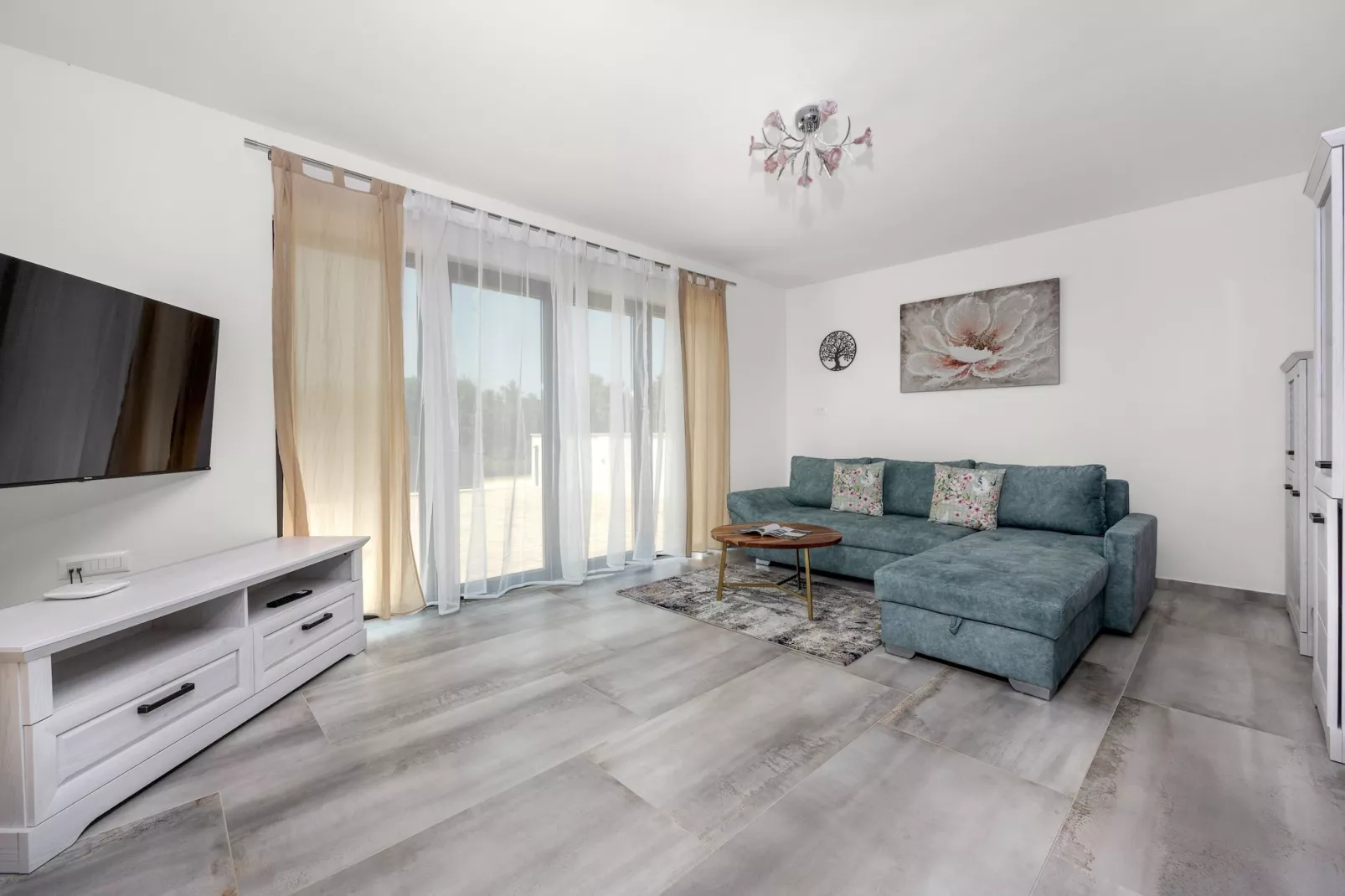 Enchanting Villa Magnolia West with Pool and Jacuz - 10559353
