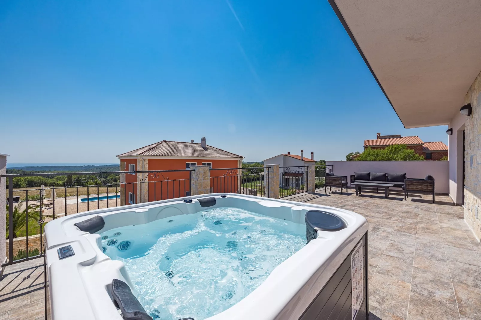 Enchanting Villa Magnolia West with Pool and Jacuz - 10559371