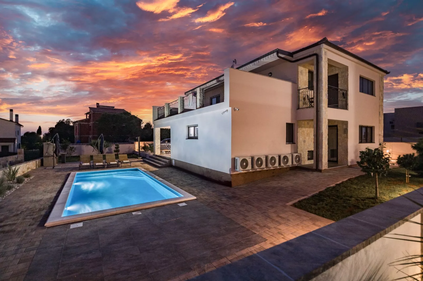 Enchanting Villa Magnolia West with Pool and Jacuz - 10559378