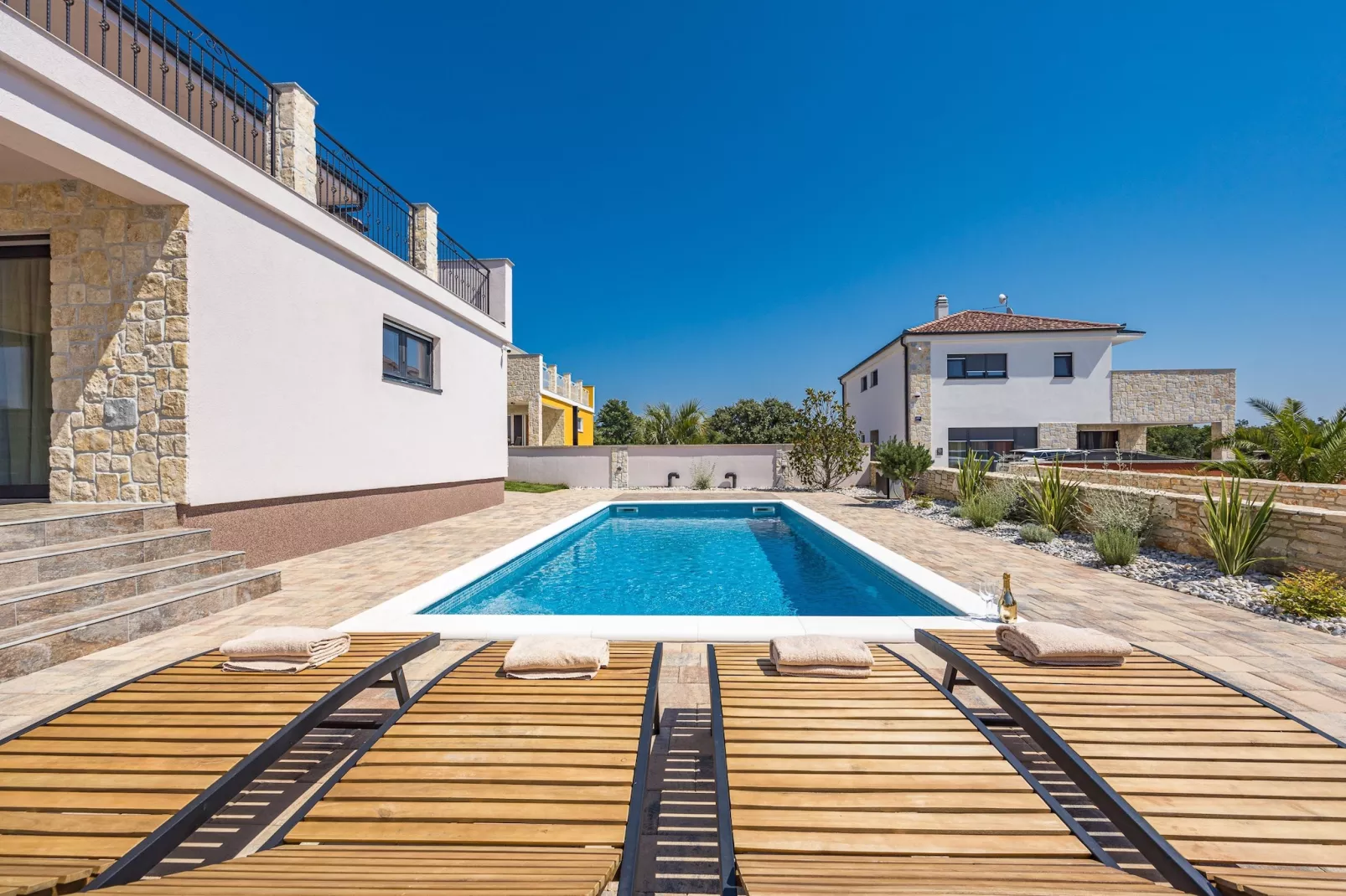 Enchanting Villa Magnolia West with Pool and Jacuz - 10559381