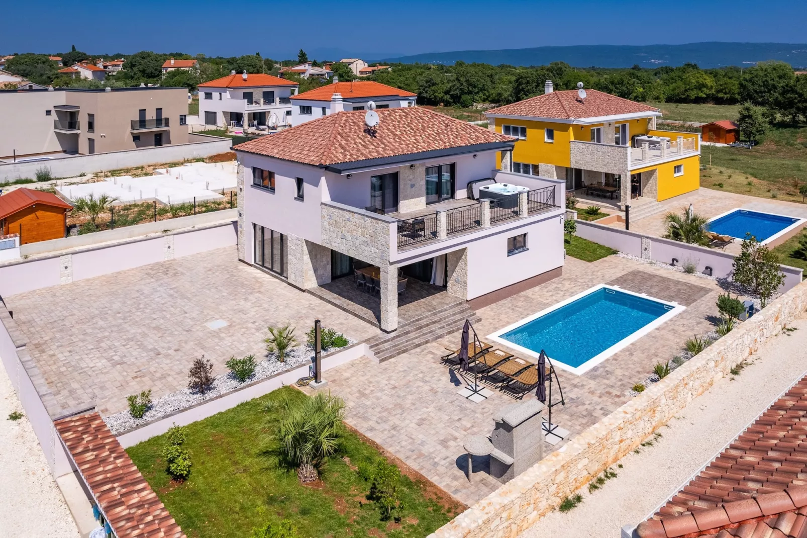 Enchanting Villa Magnolia West with Pool and Jacuz - 10559382