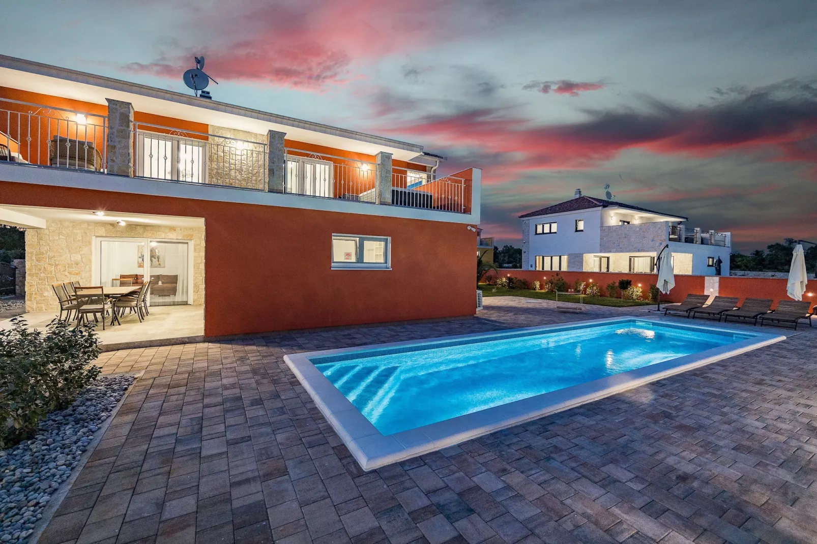 Enchanting Villa Rossa South with Pool and Jacuzzi-Buitenlucht