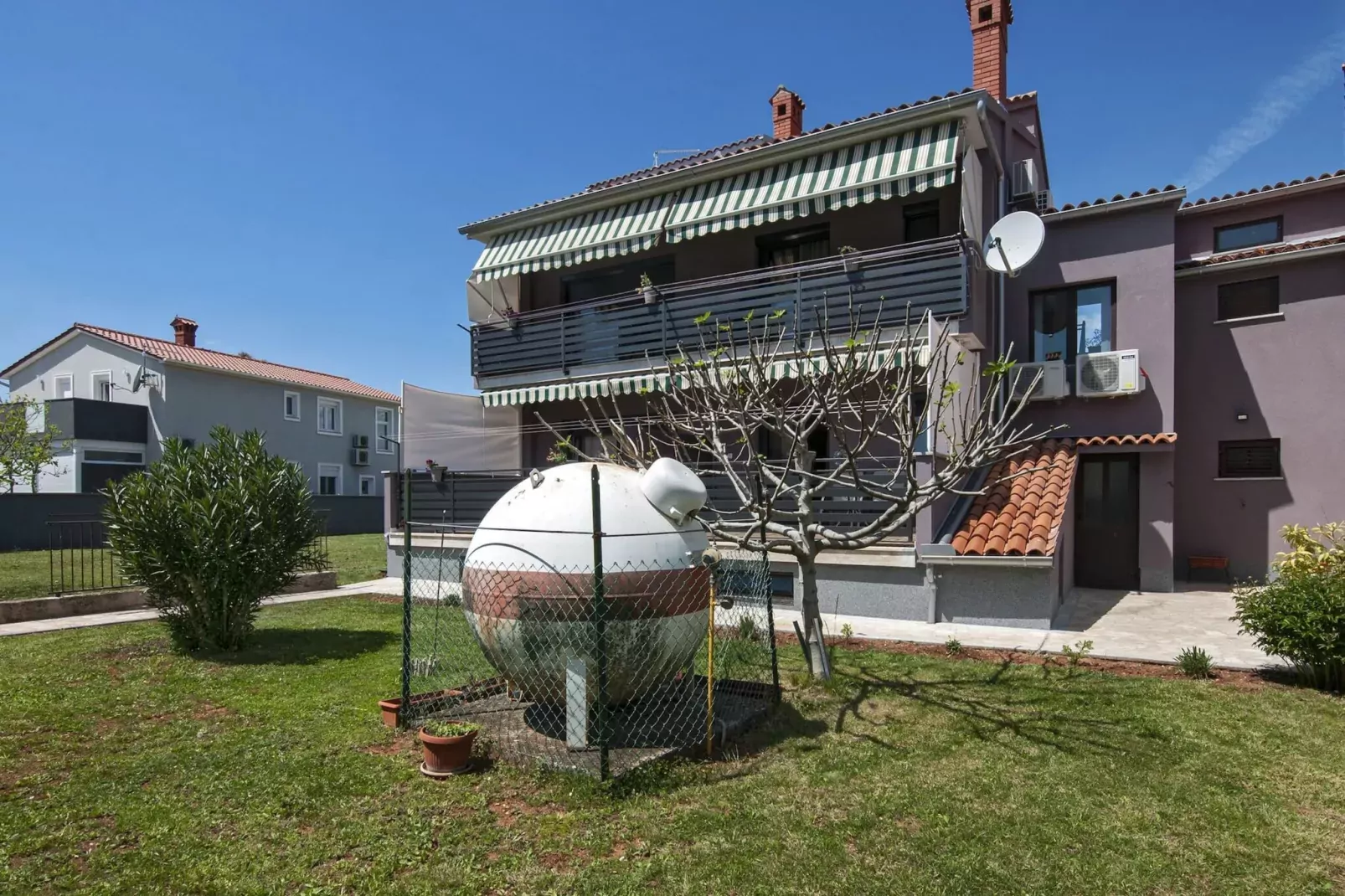 Kajfes A3 - Lovely Studio Apartment with Terrace-Buitenlucht