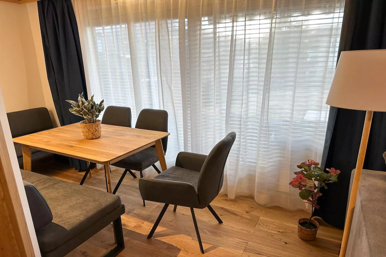 Apartment 2 - ILAN  6 P-Eetkamer