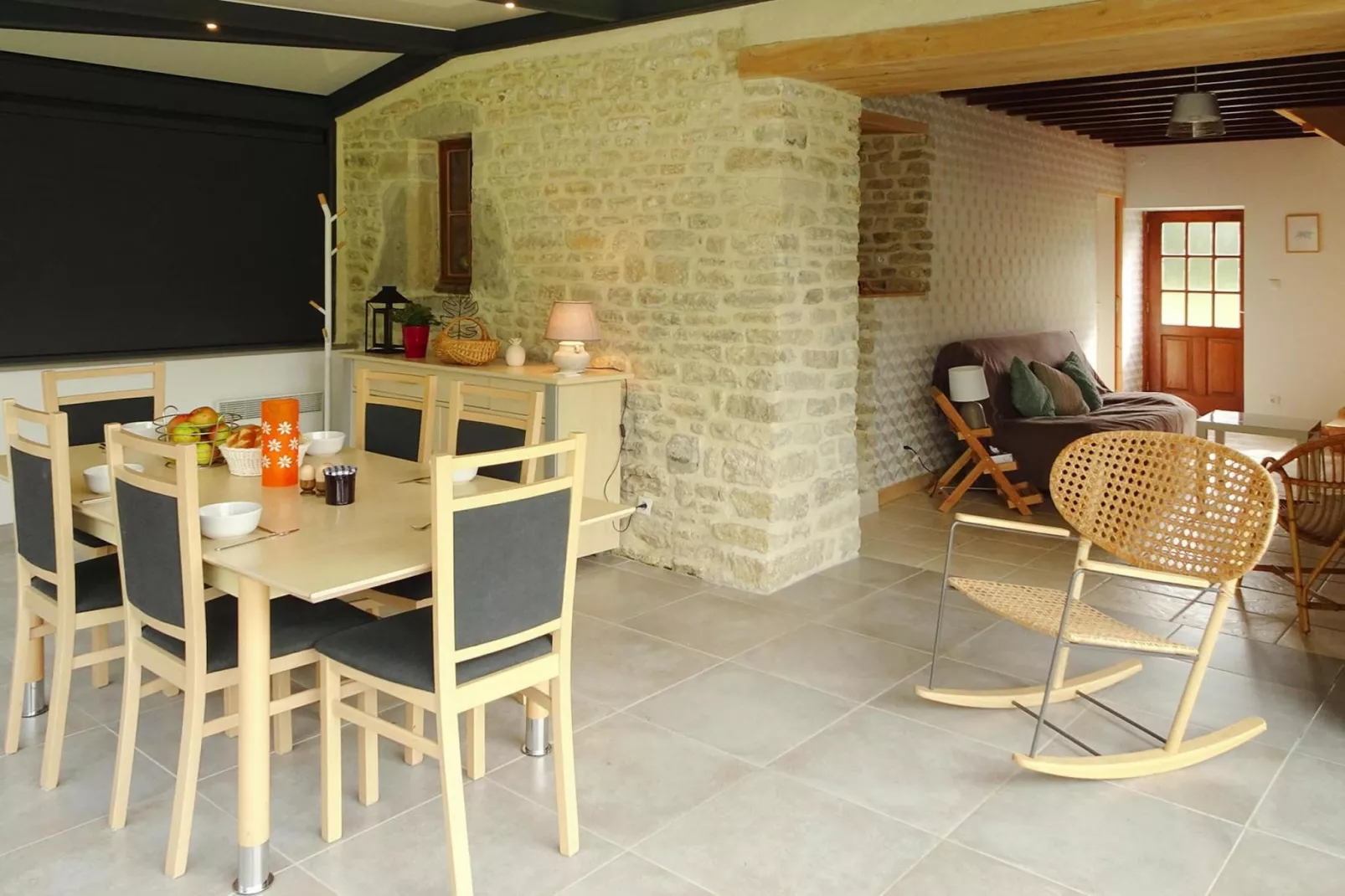 Semi-detached house Brucheville-Eetkamer