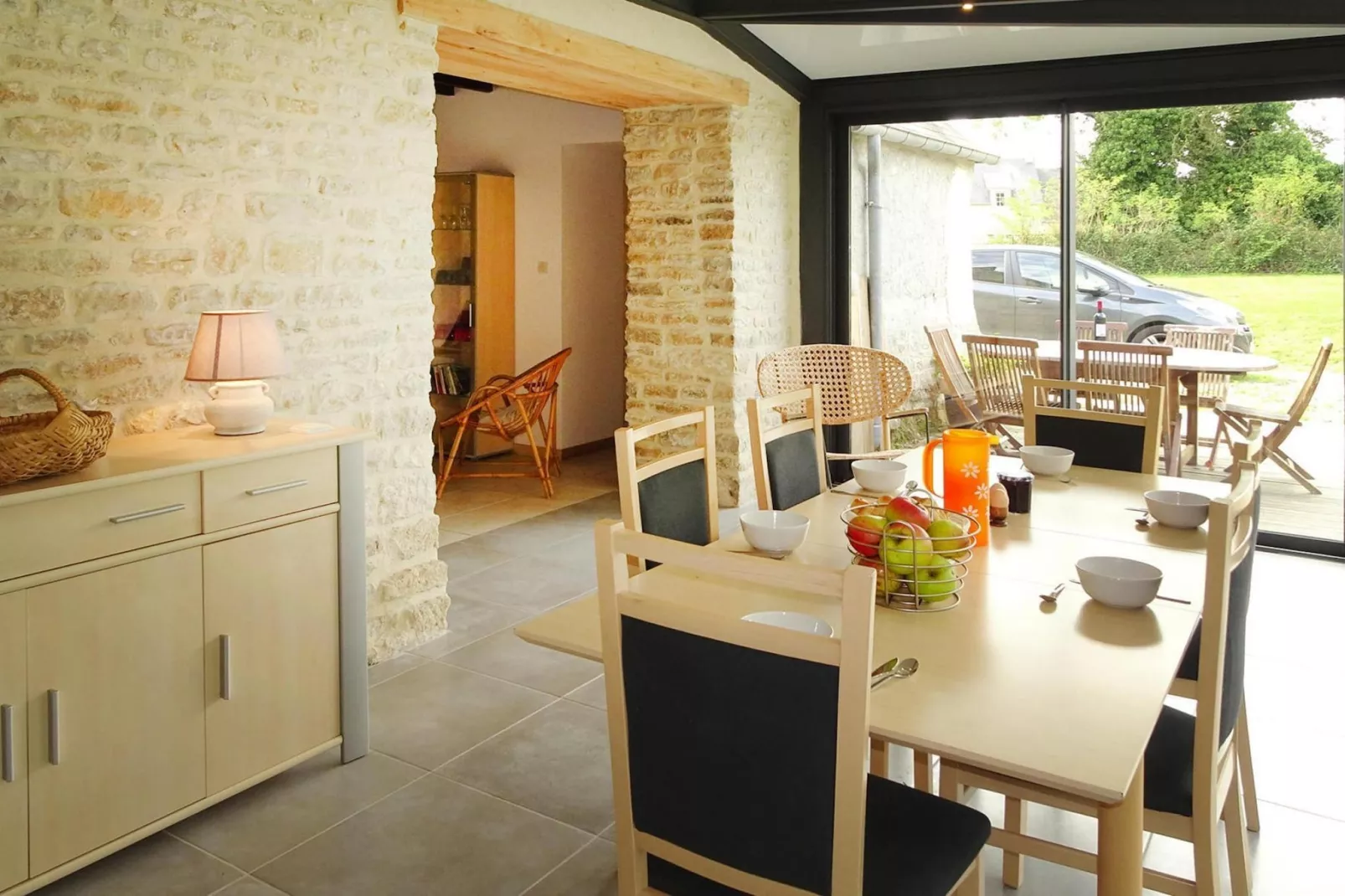 Semi-detached house Brucheville-Eetkamer