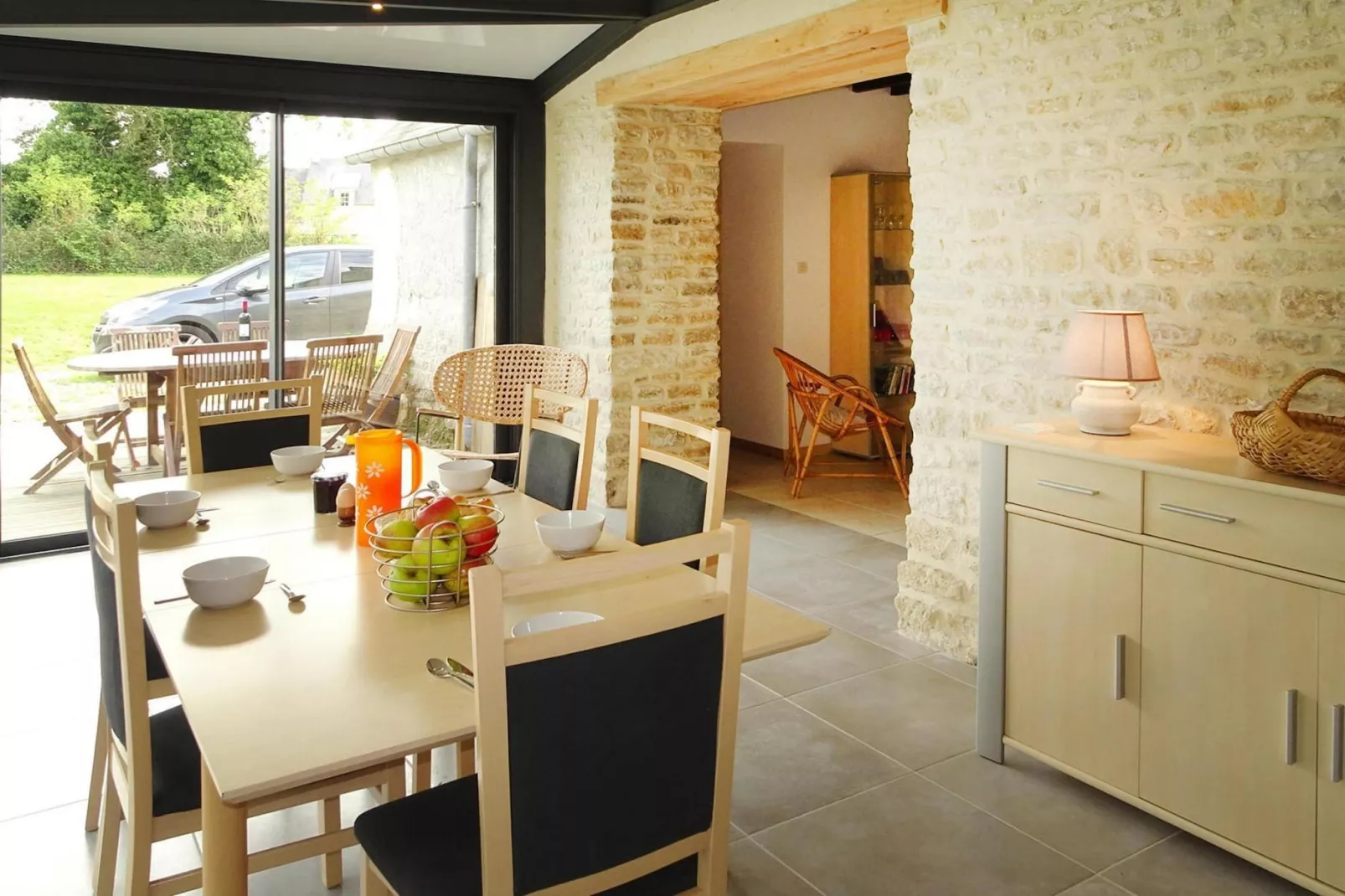 Semi-detached house Brucheville-Eetkamer