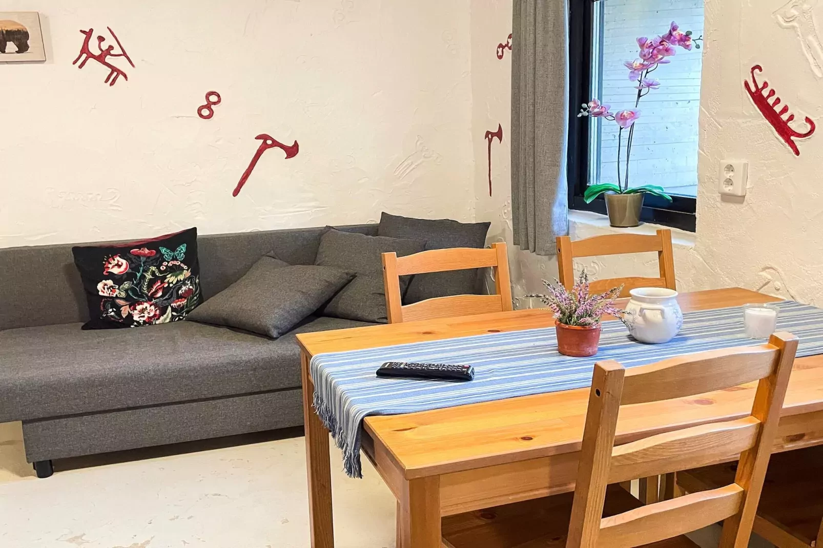 Vakantiehuis in Hoor met zwembad-Binnen
