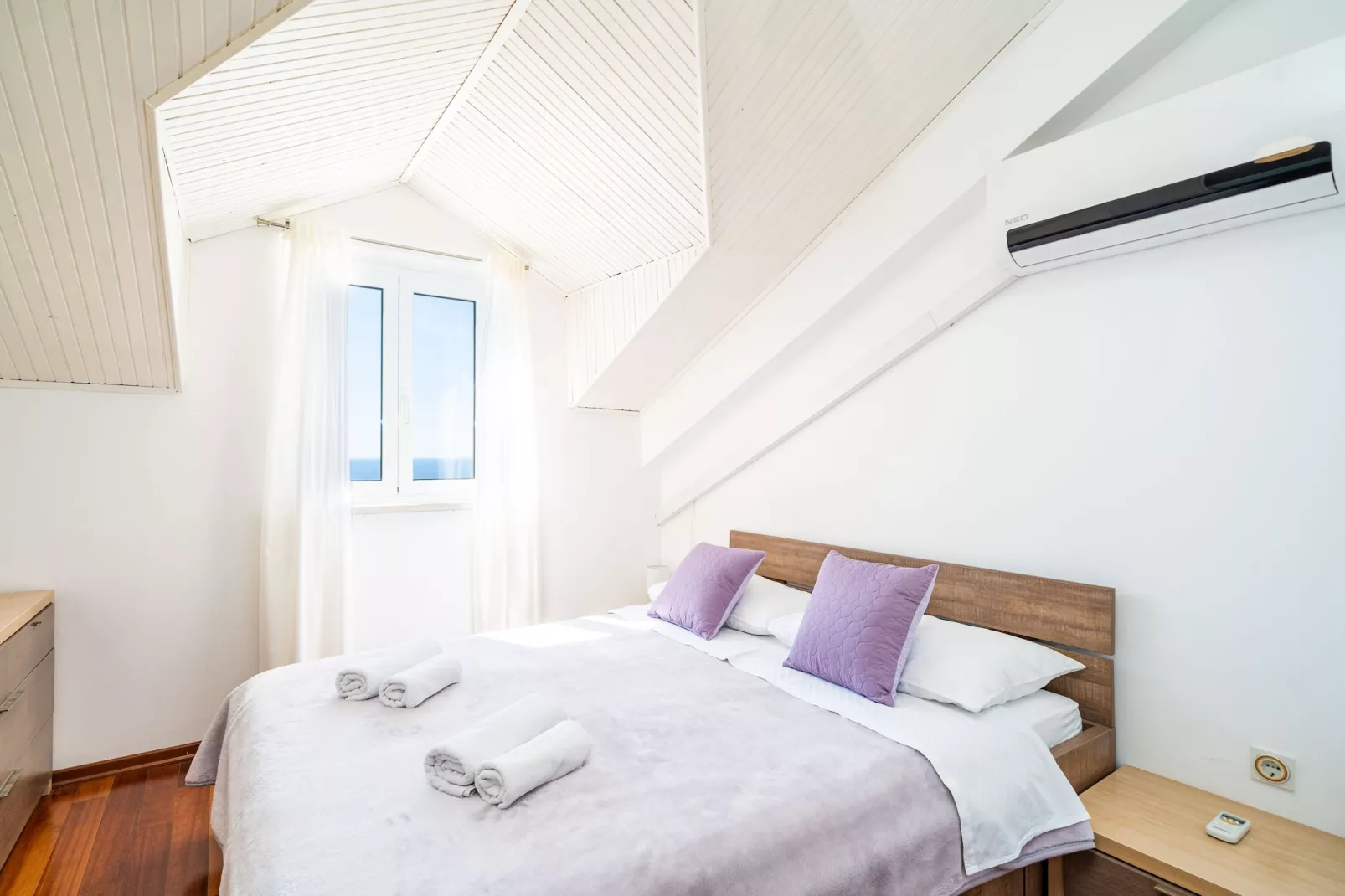 Apartments Isabora - Premium Two-Bedroom Apartment with Terrace and Sea View-Slaapkamer