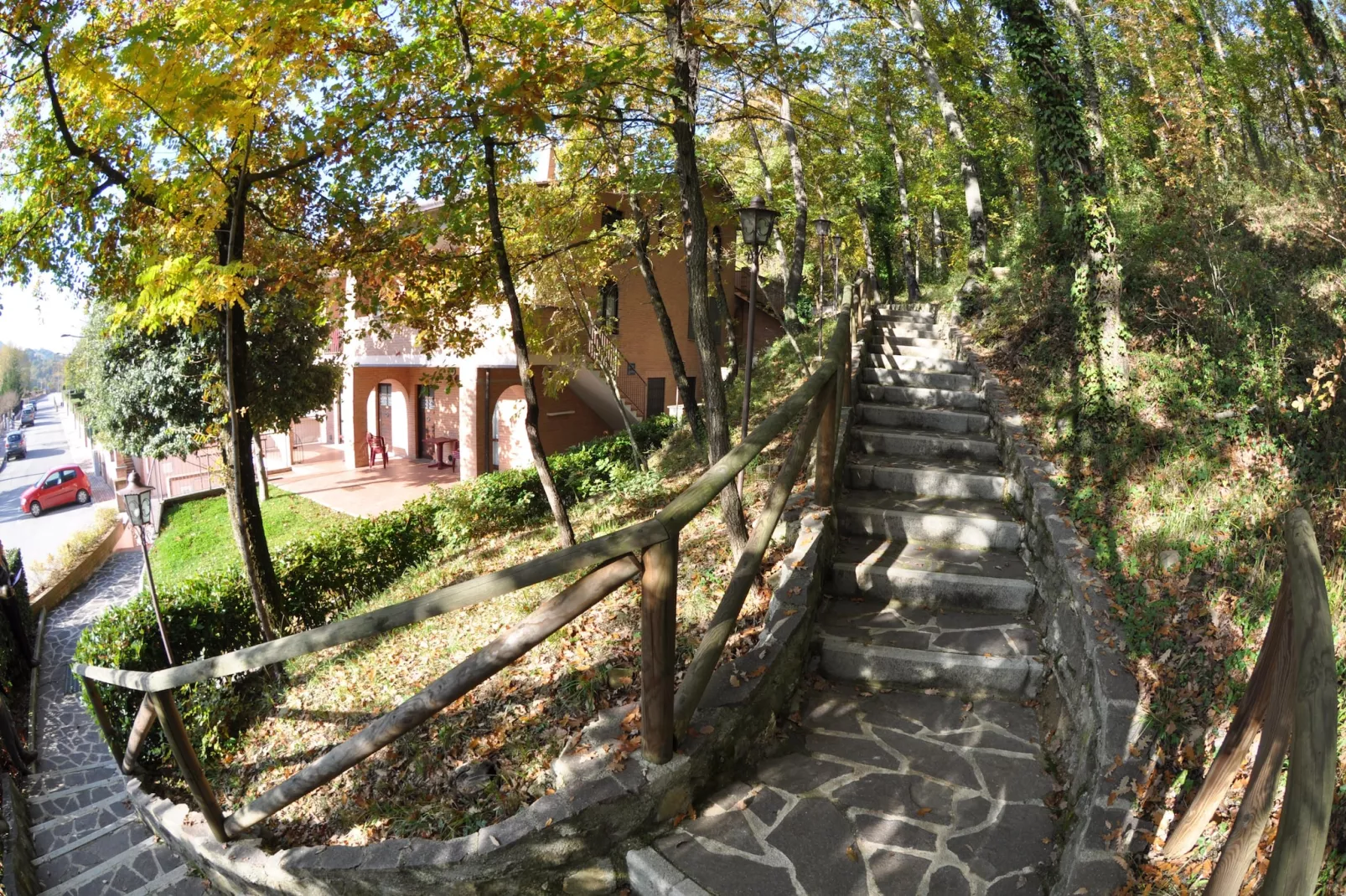 Assisi 4 pax-Buitenkant zomer