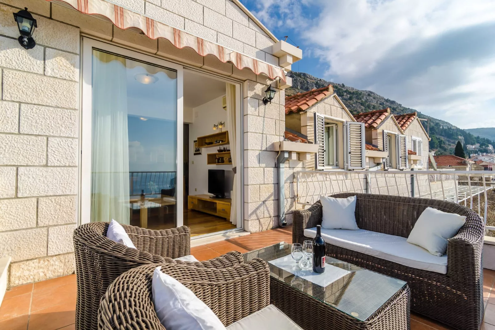 Apartments Isabora - Premium Two-Bedroom Apartment with Terrace and Sea View-Buitenlucht