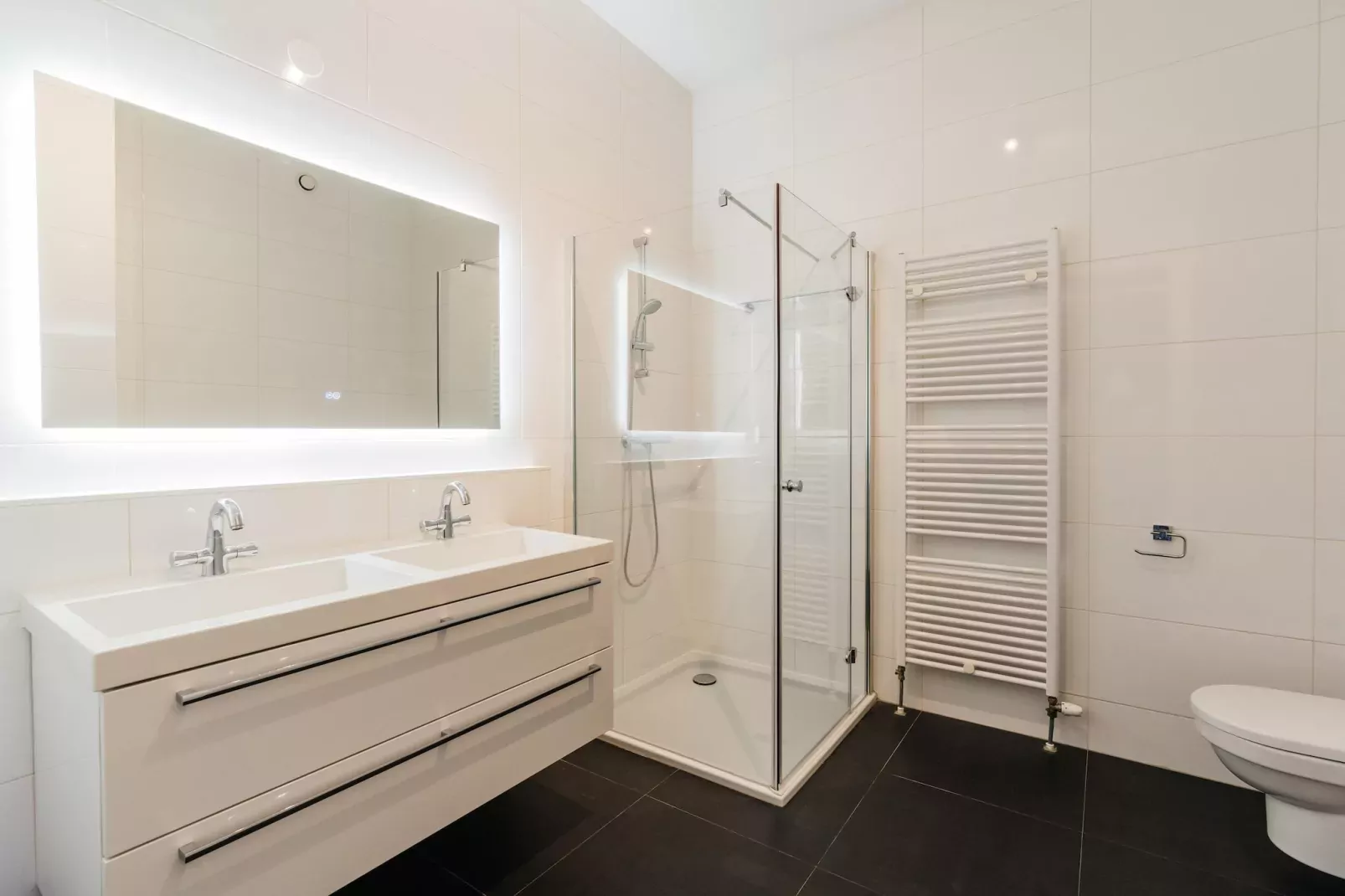 Scheveningen Harbour 18B-Badkamer