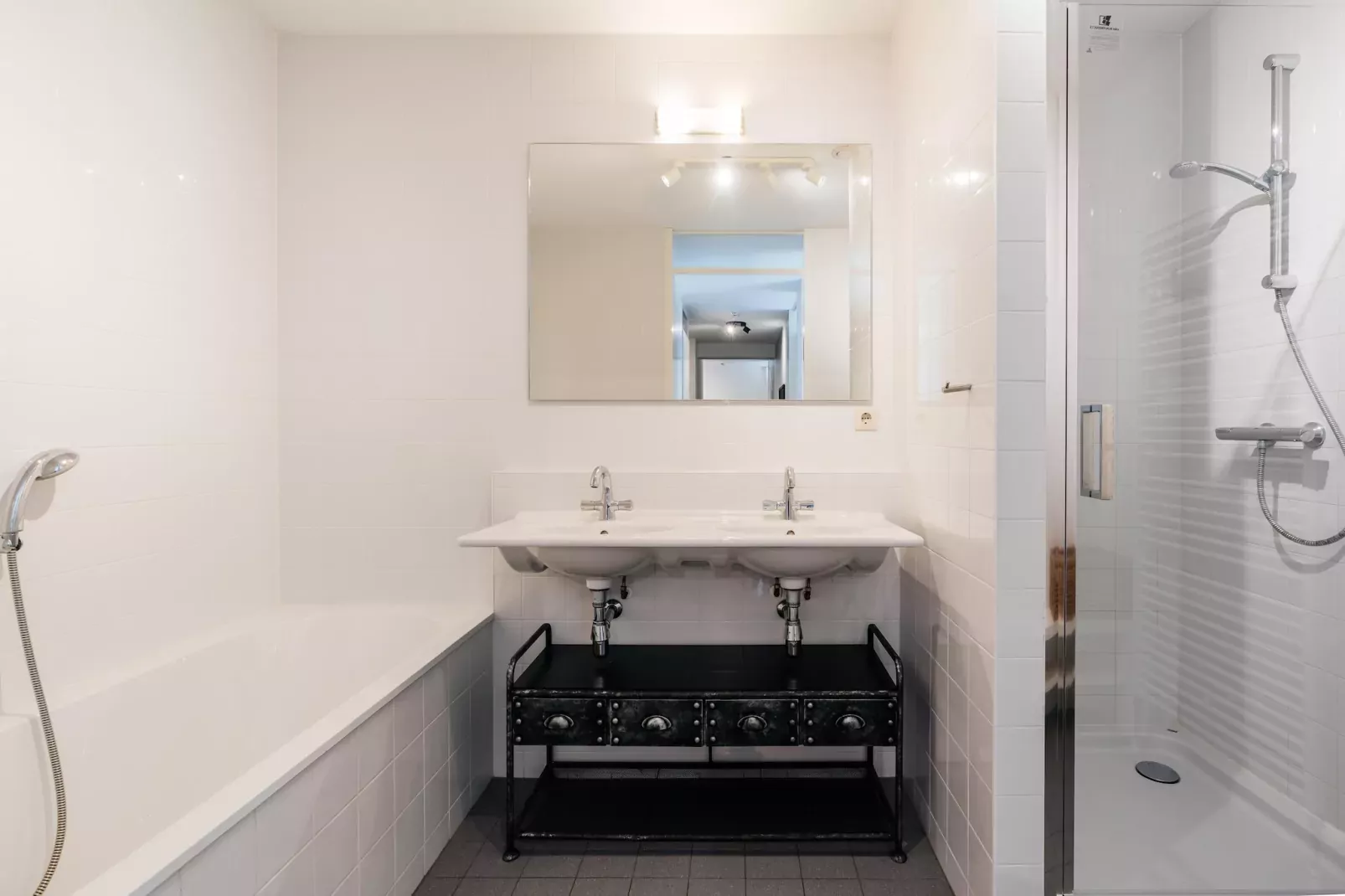 Scheveningen Harbour 80B-Badkamer