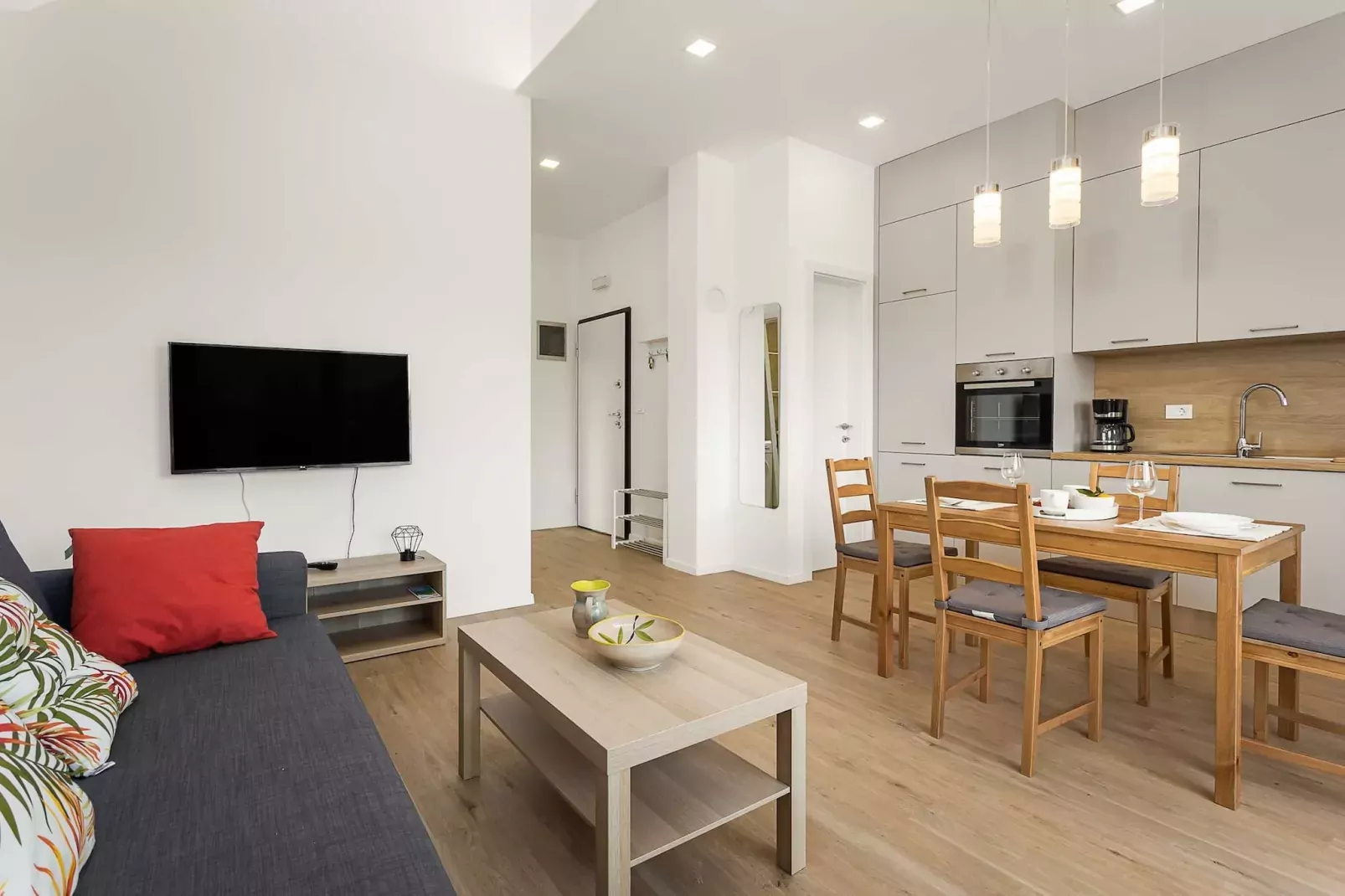 Lana Luxe - One Bedroom Apartment with Balcony-Woonkamer