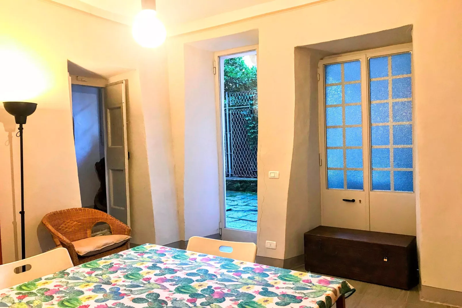 Ai Rronchi - piccolo appartamento con giardino a Cannero-Woonkamer