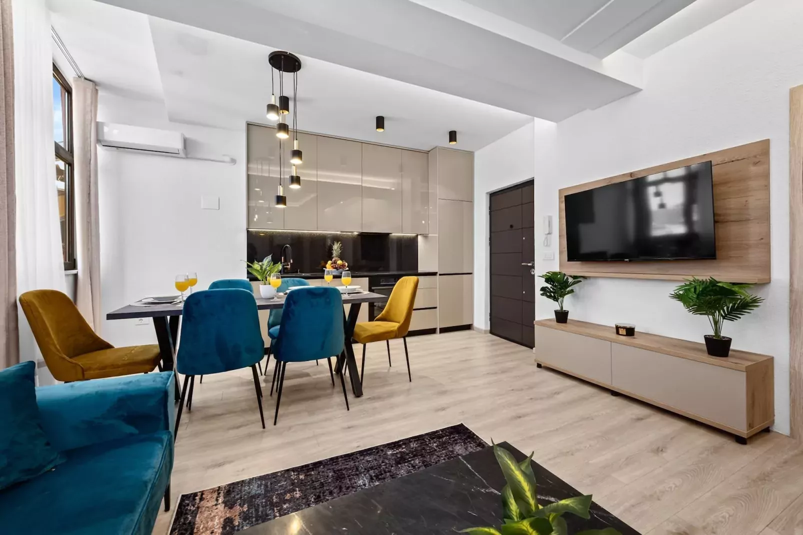 Capitolina Two Bedroom Apartment-Eetkamer