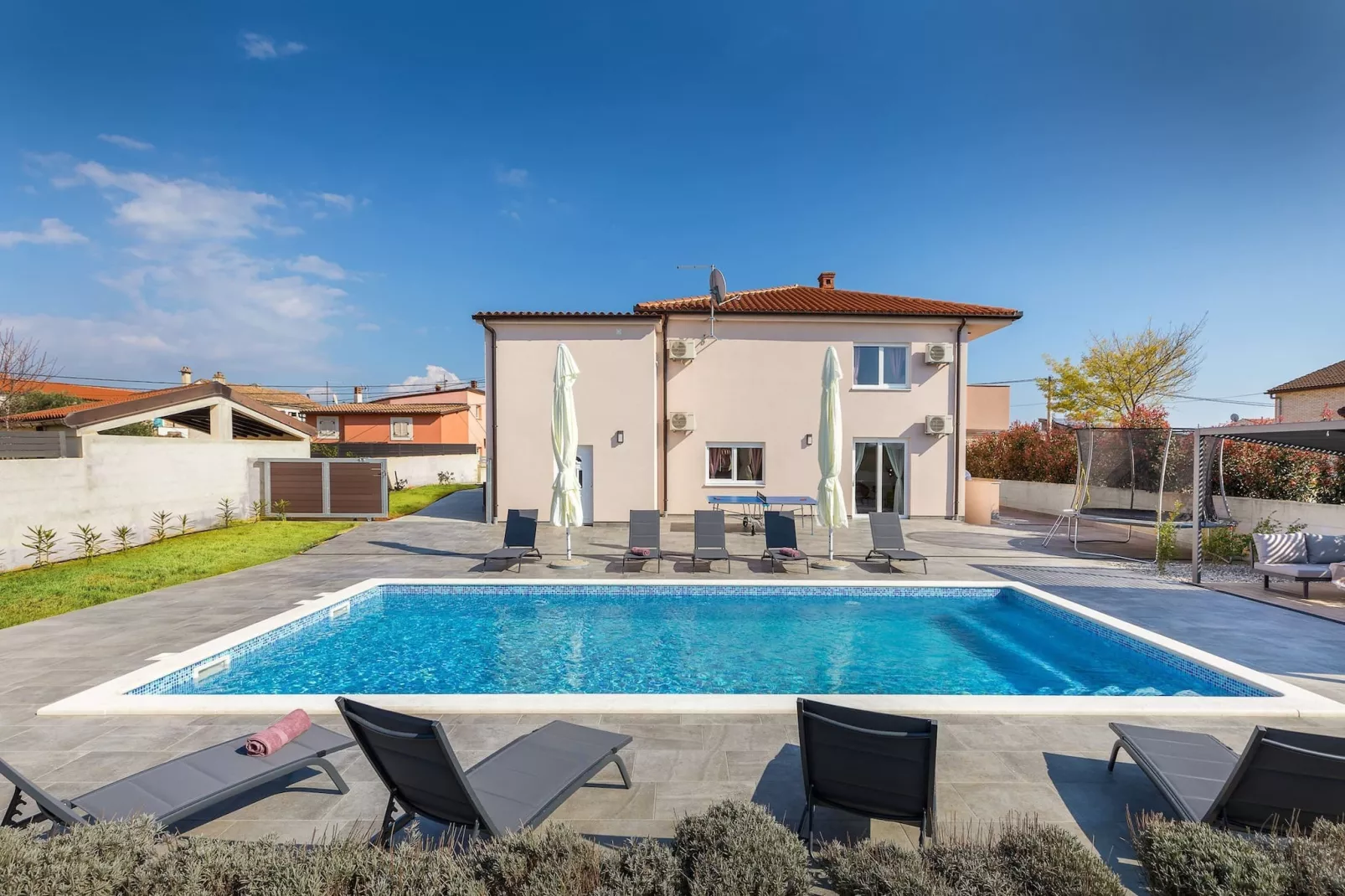 poolofhouse