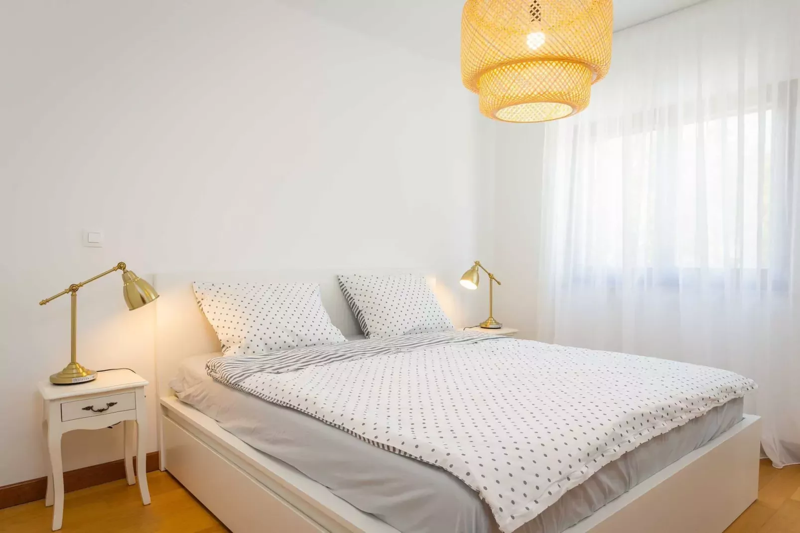 Cesare 5-Modern Apartment with Shared Pool