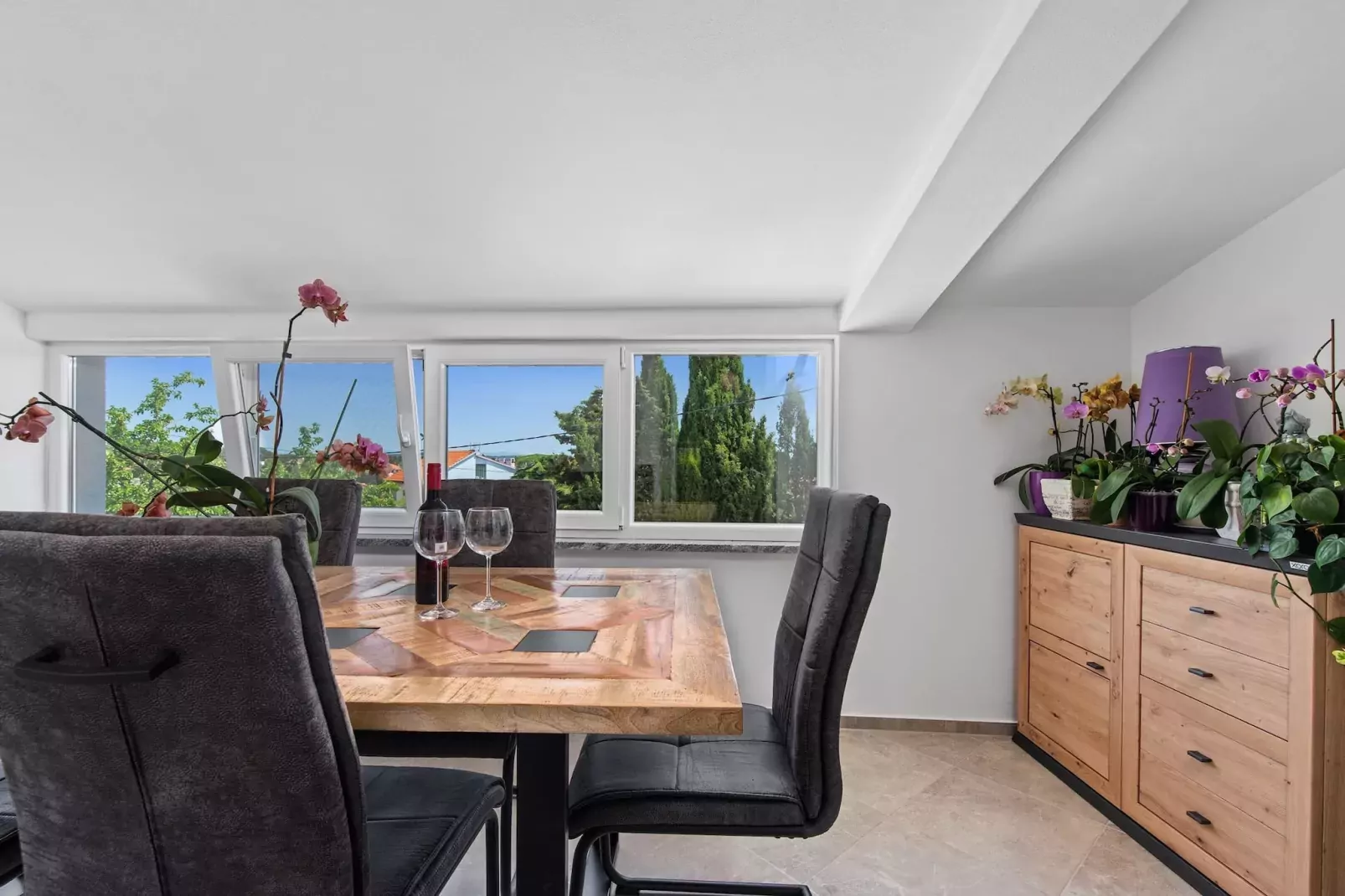 Holiday Home Sea - Beautiful Garden, Sea View-Eetkamer