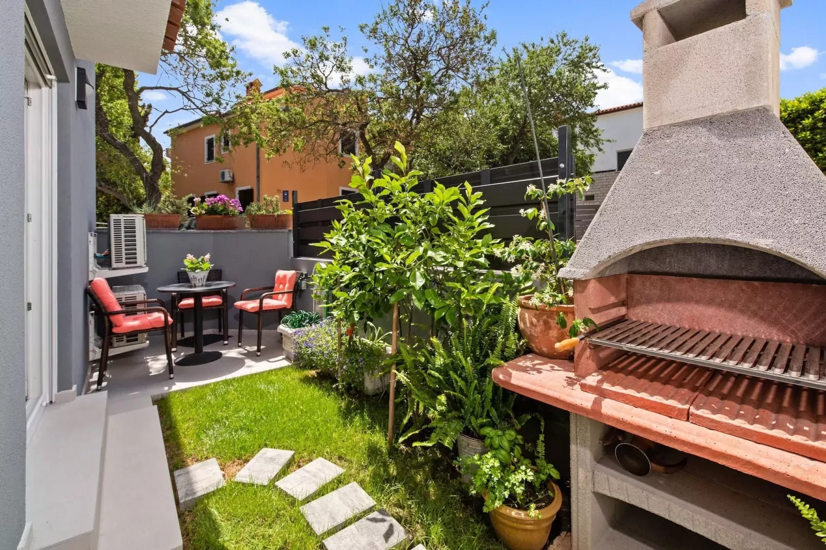 Holiday Home Sea - Beautiful Garden, Sea View-Terrasbalkon
