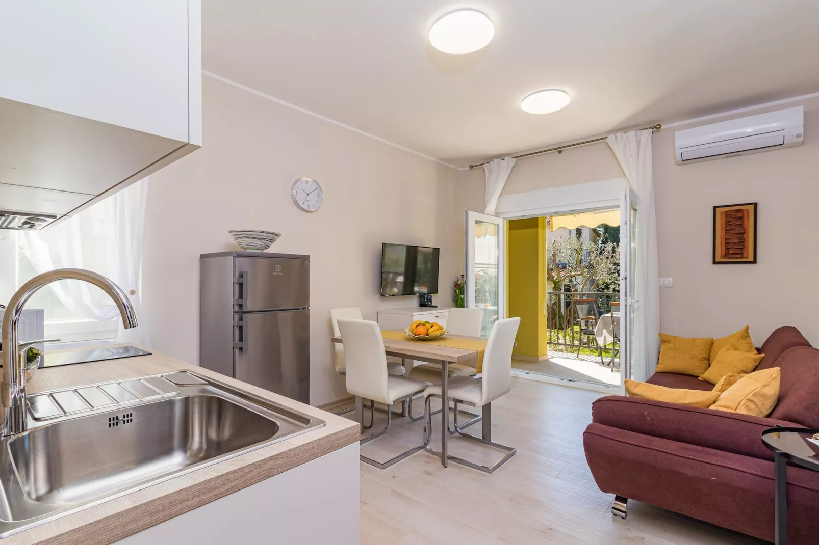 Laurus - Modern, Elegant Apartment (Rosemary)-Woonkamer