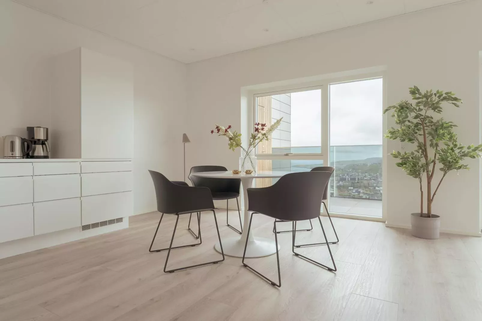 Mooi appartement met uitzicht op zee-Binnen