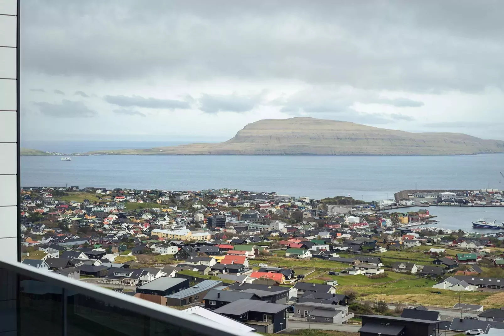 Appartement met uitzicht op de stad en de zee-Buitenlucht