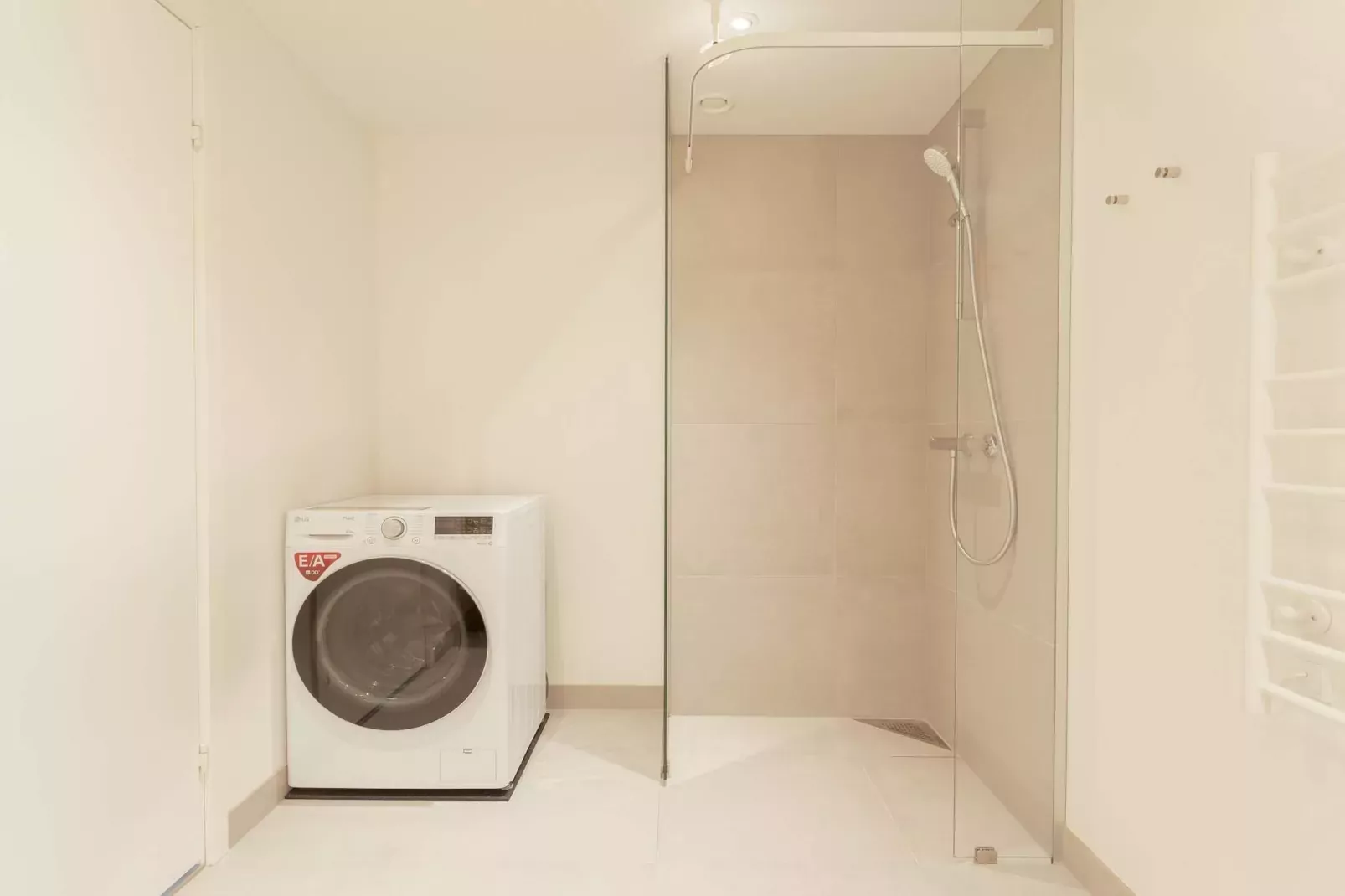 Appartement met uitzicht op de stad en de zee-Binnen