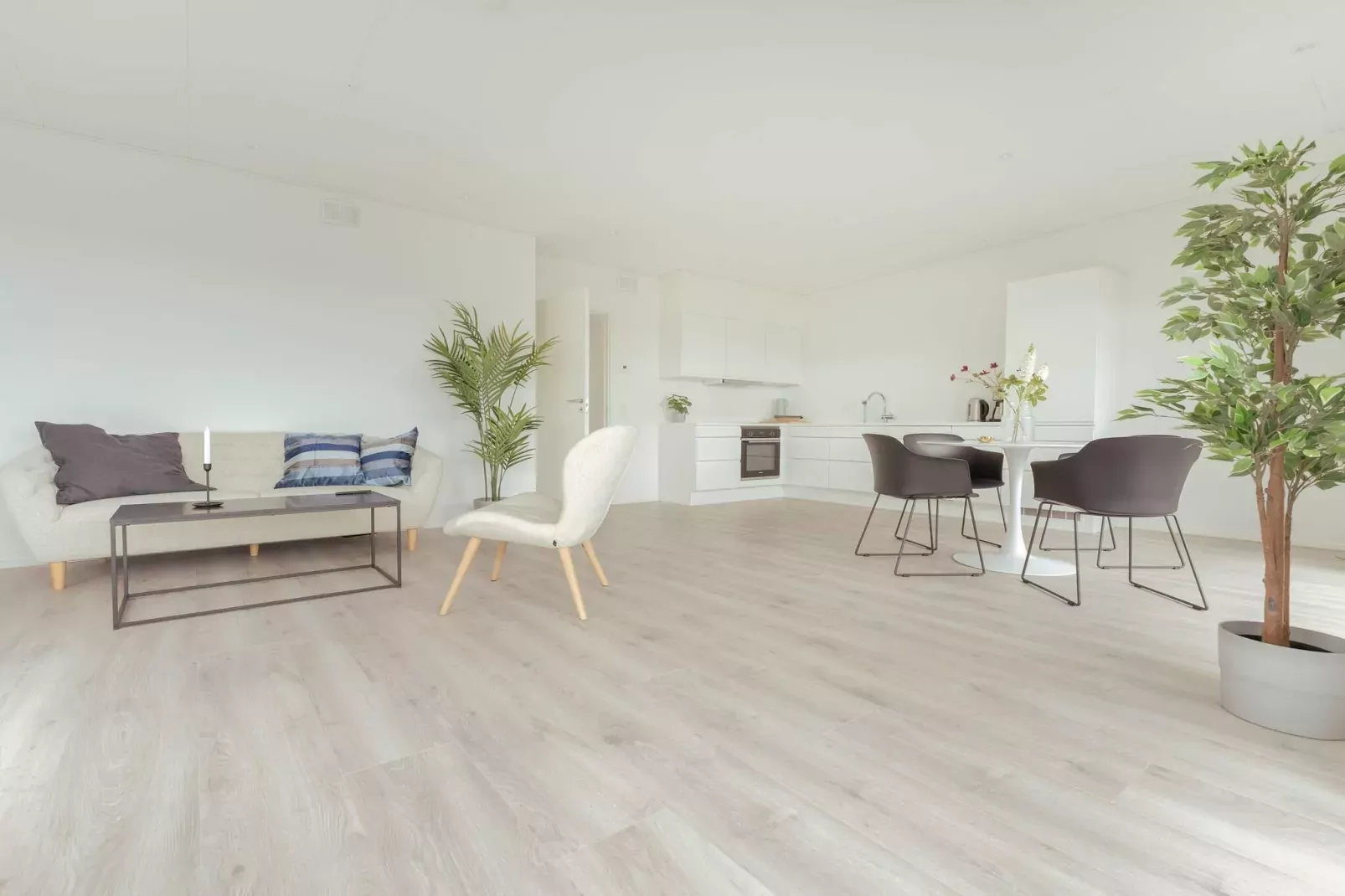Appartement met uitzicht op de stad en de zee-Binnen
