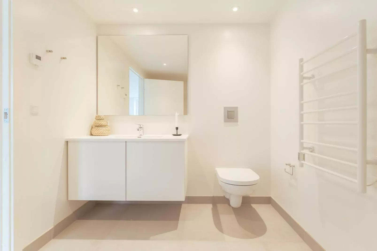 Appartement met uitzicht op de stad en de zee-Binnen