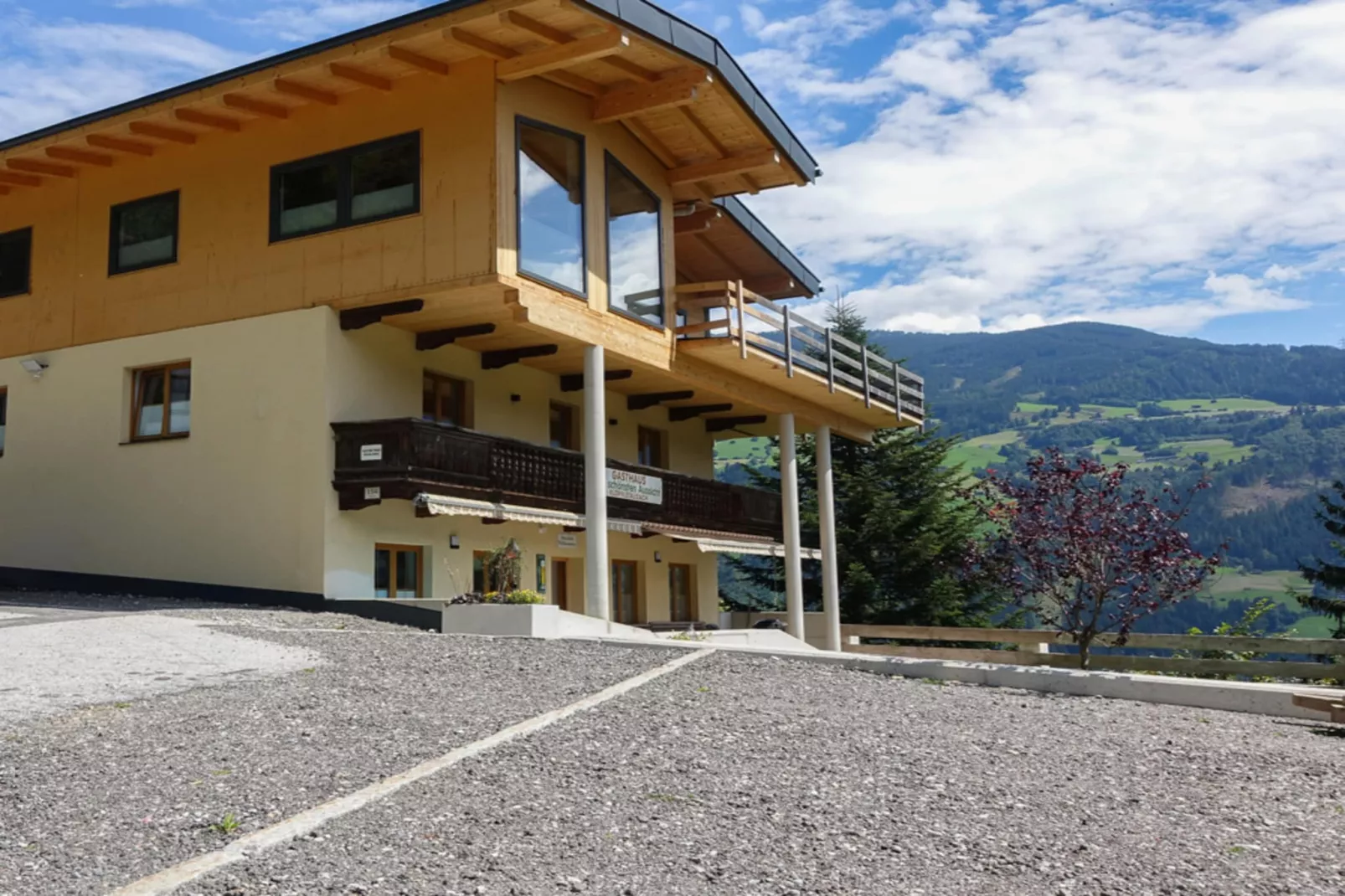 Gruppenhaus zur schönsten Aussicht-Buitenkant zomer