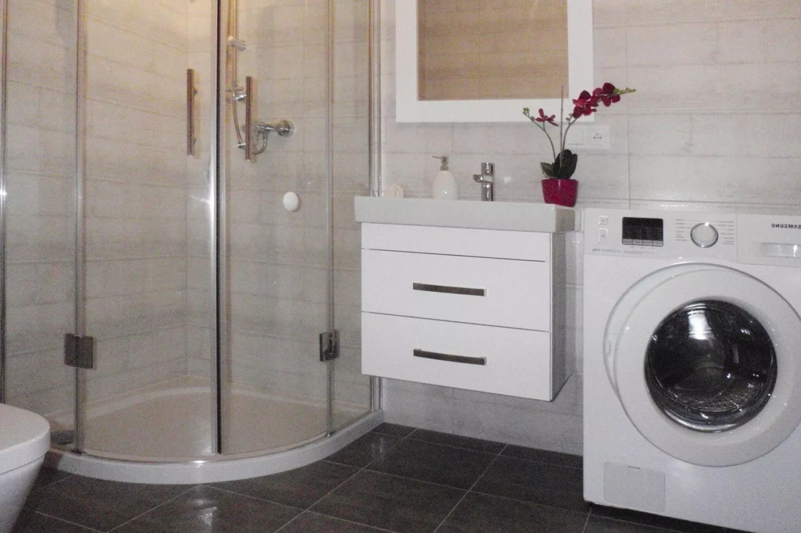 Modern apartment in Miedzyzdroje 100m from the sea 55 qm Typ A App-Badkamer