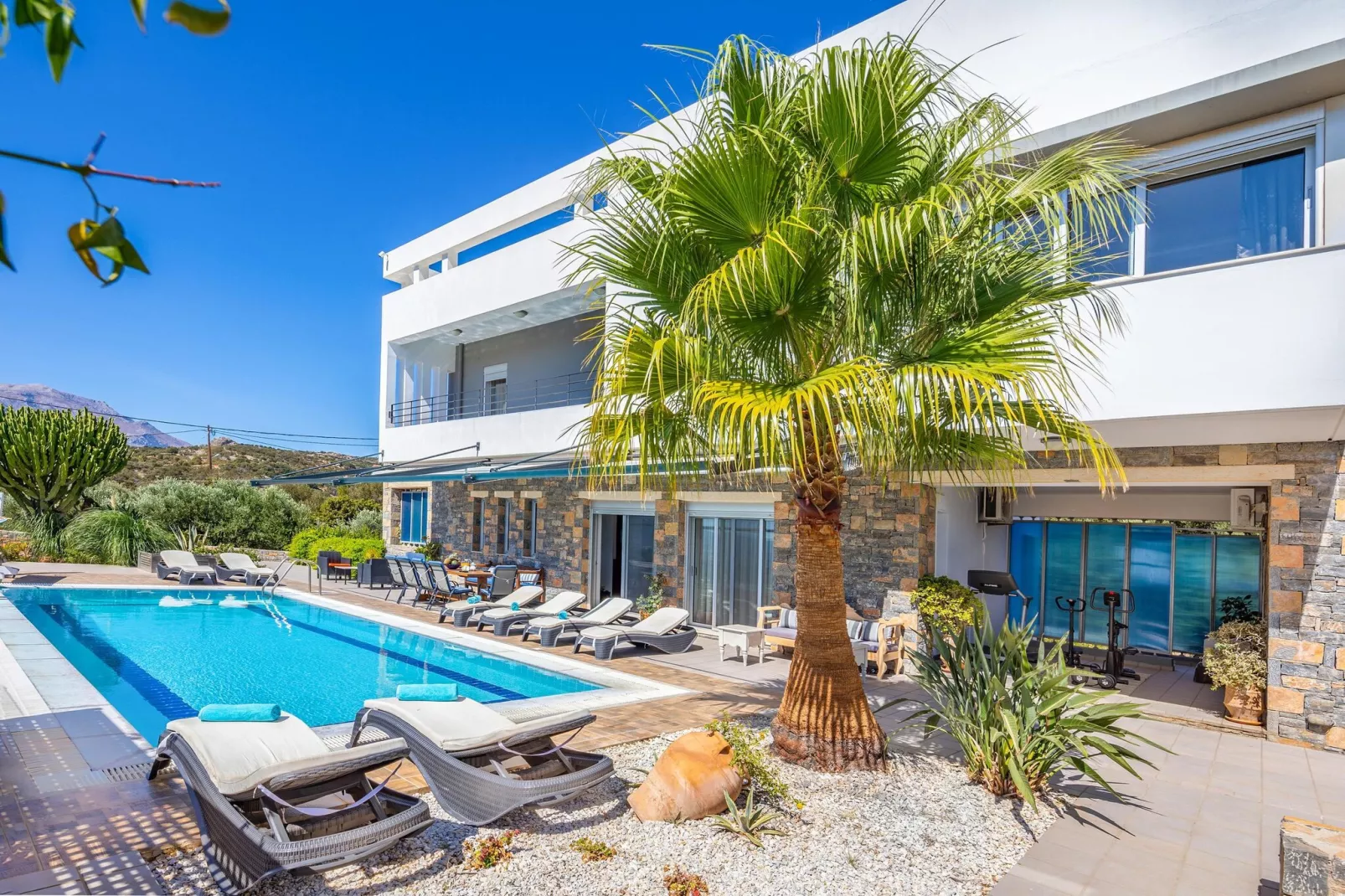 Villa Friends with private pool-Zwembad