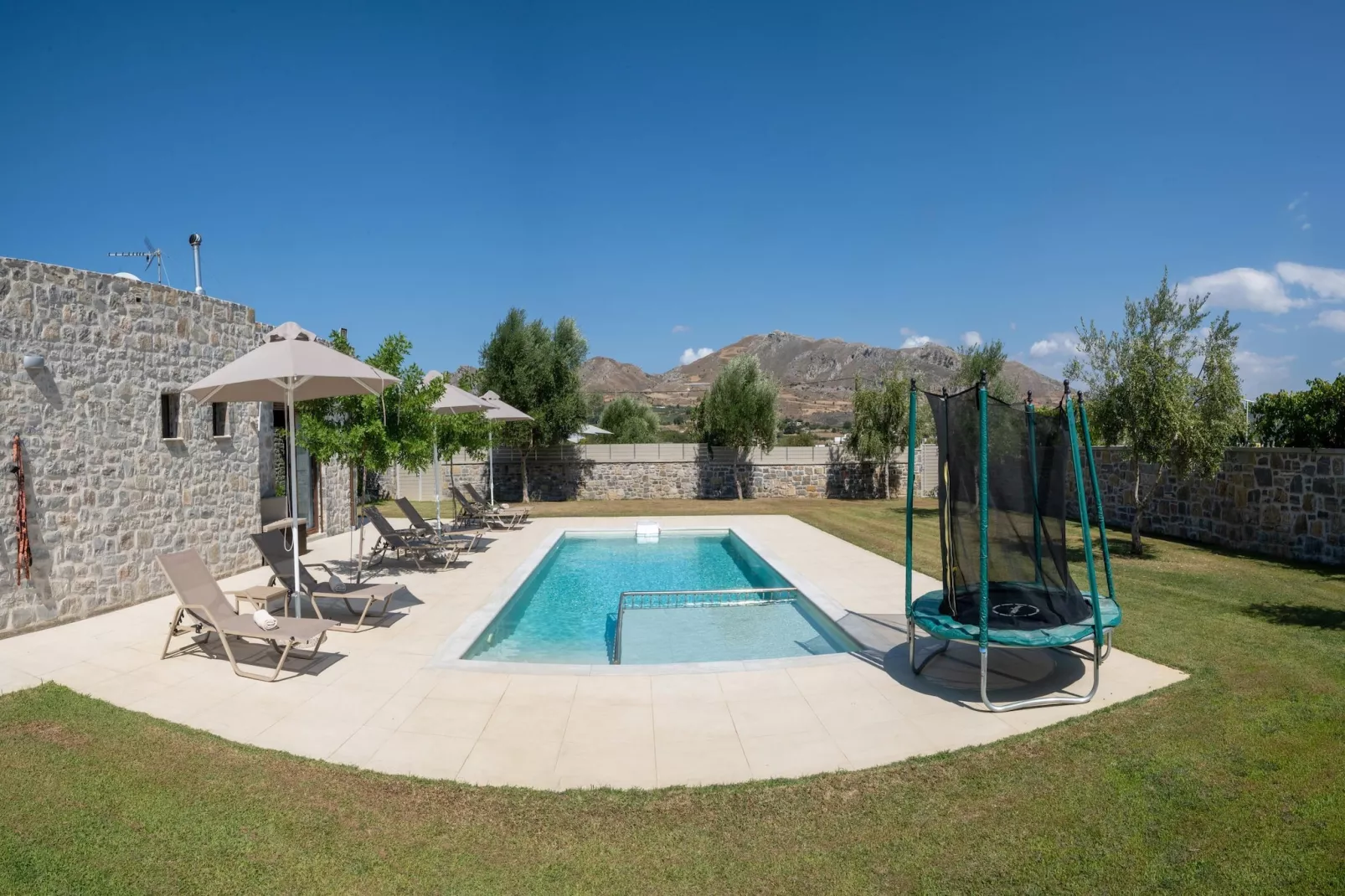 Villa Liatiko with private pool-Zwembad