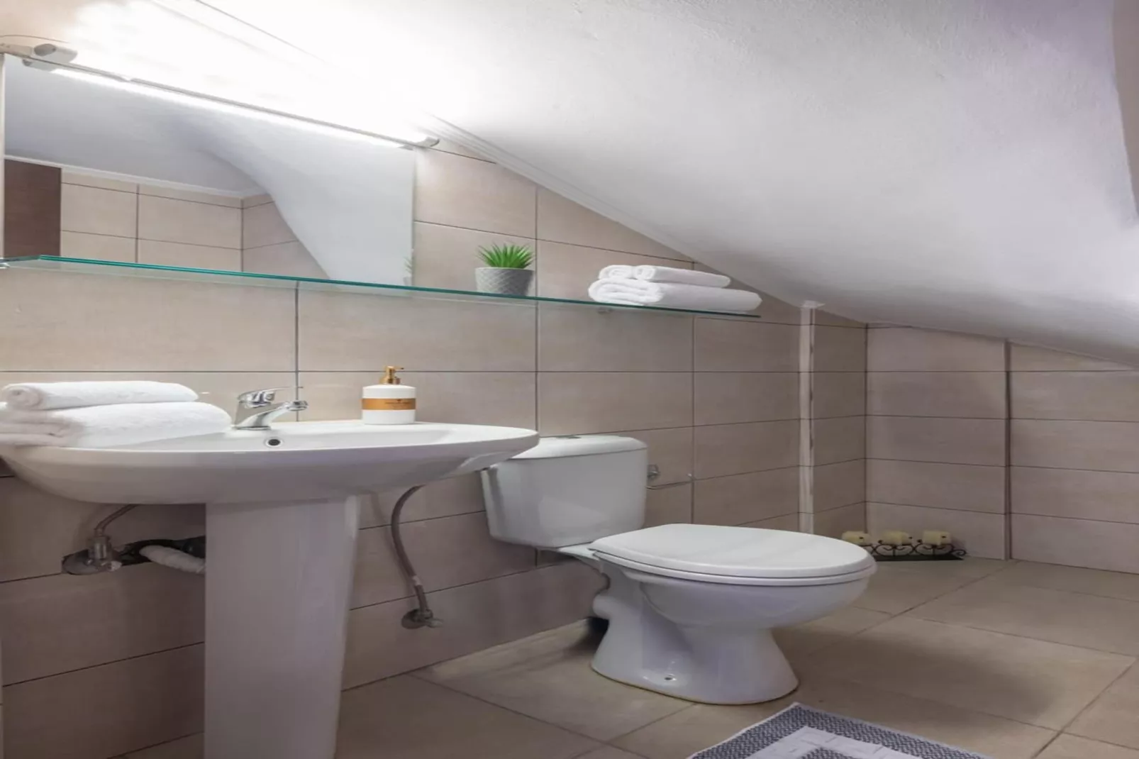 Villa David with private pool-Badkamer
