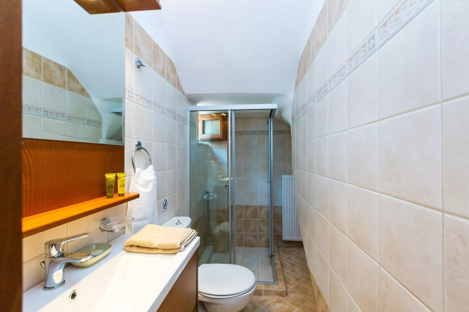 Villa Aspa in Prines-Badkamer