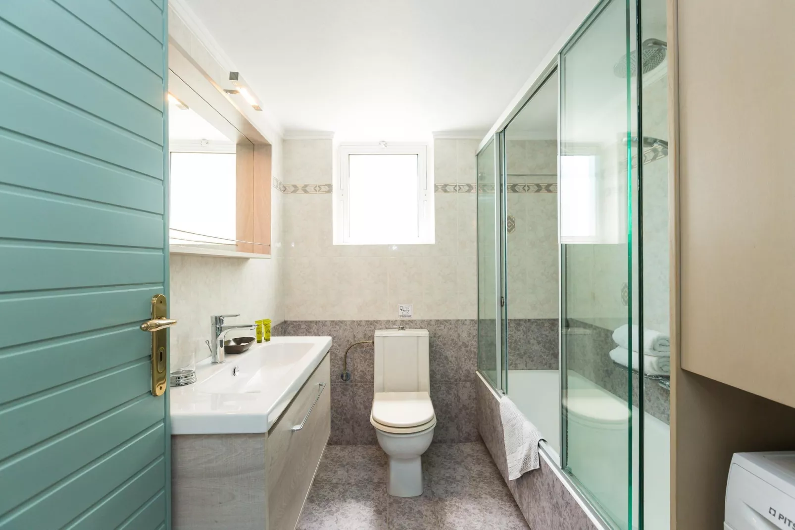 Villa Filia in Prines-Badkamer