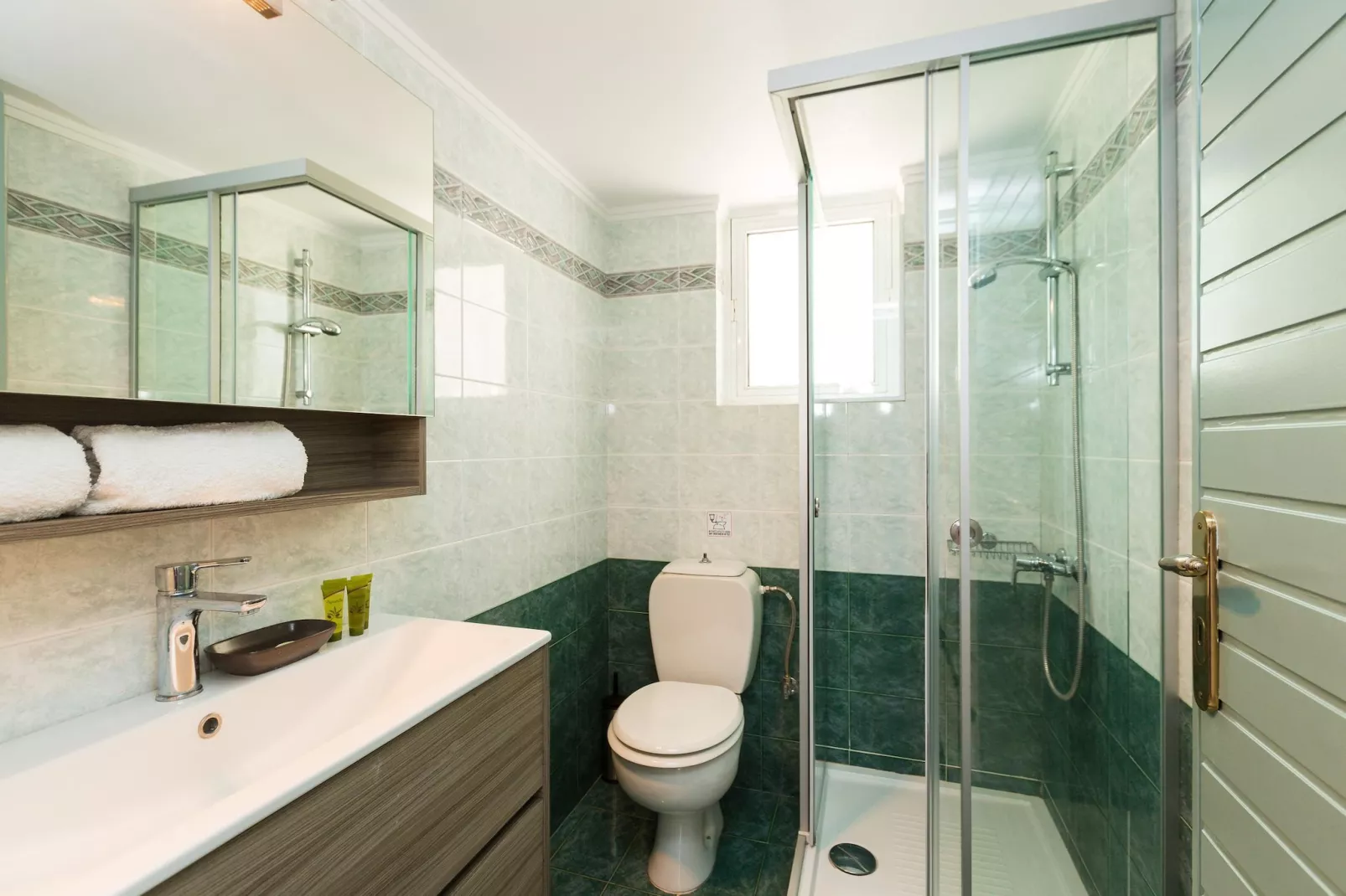 Villa Filia in Prines-Badkamer