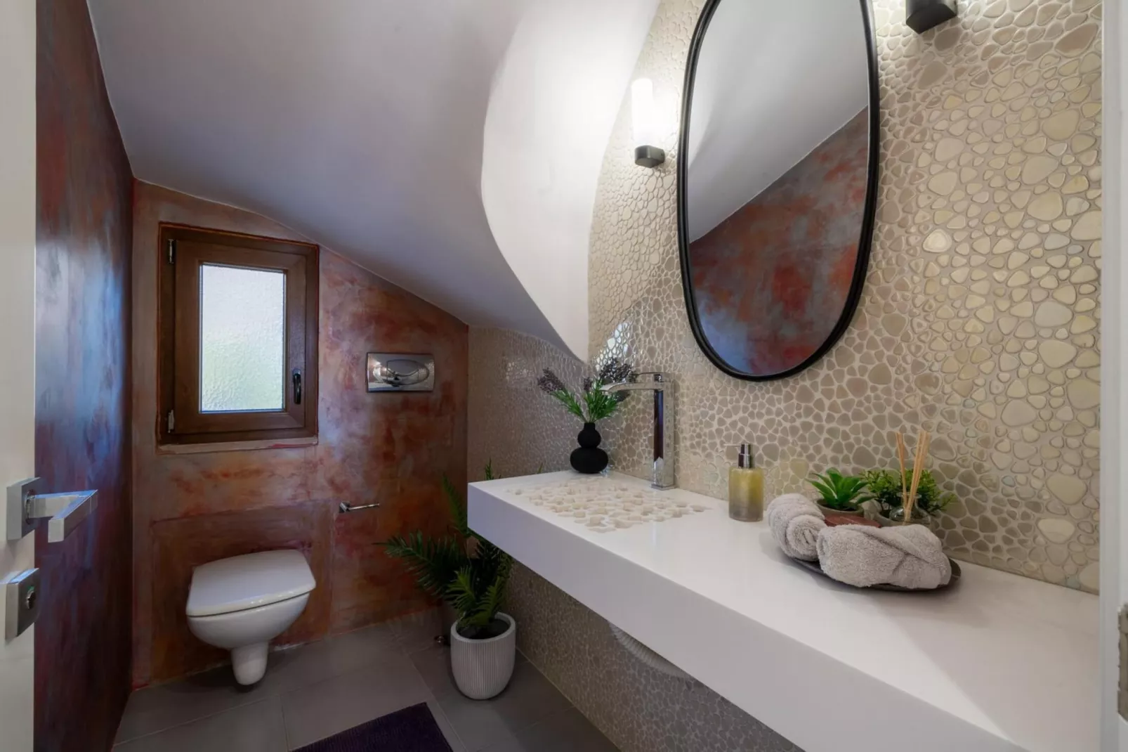 Villa Dimitra with swimming pool-Badkamer