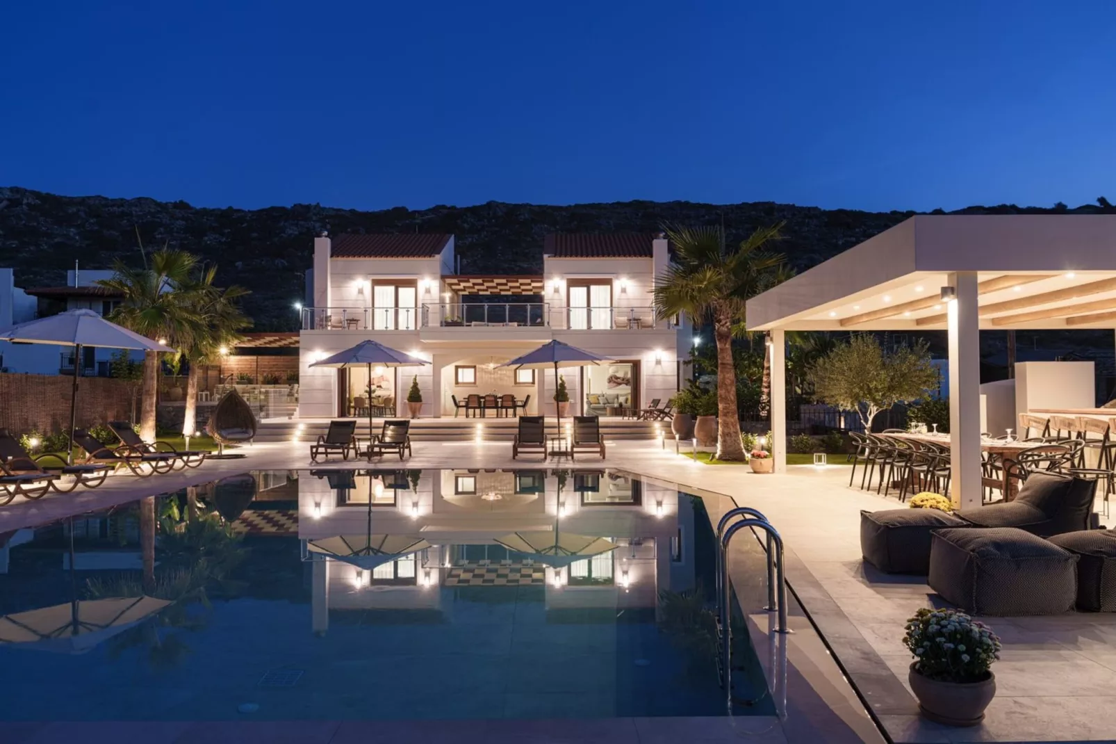 Villa Dimitra with swimming pool-Zwembad